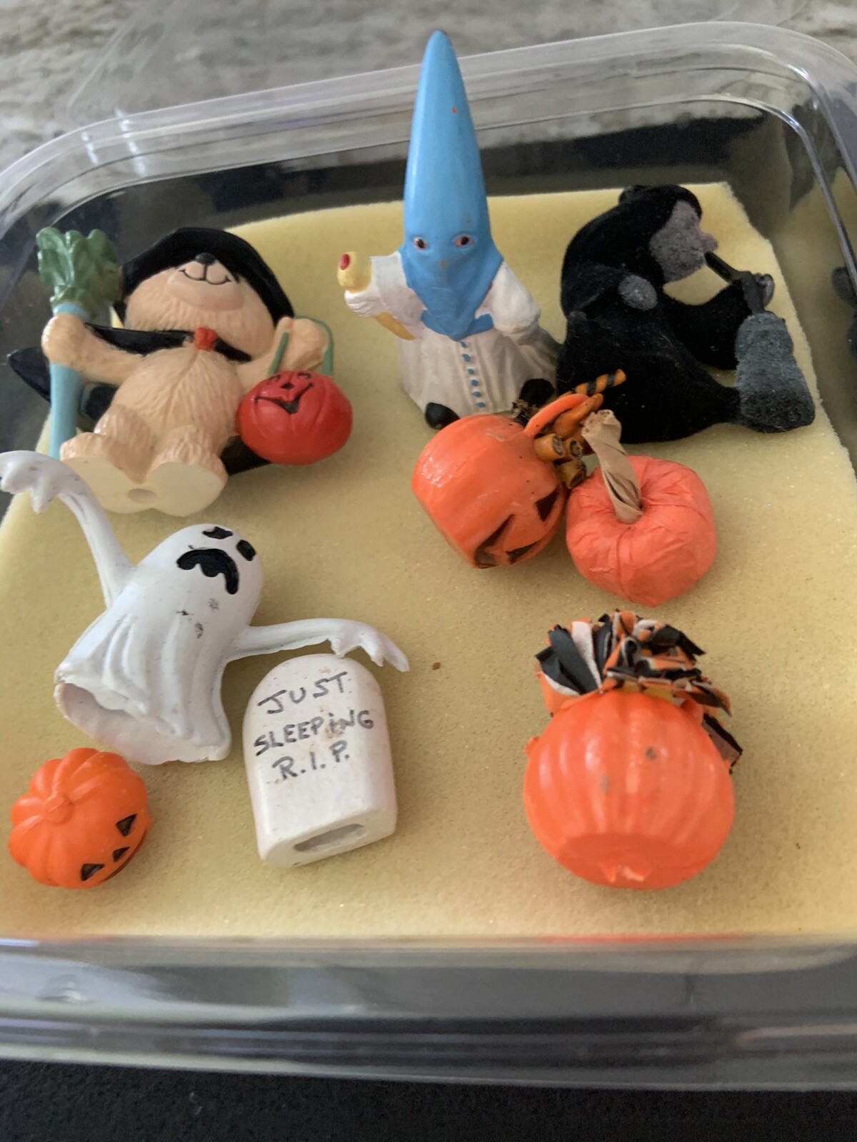 VINTAGE HALLOWEEN FAVORS, TOYS, PREMIUMS OR PRIZES AS SHOWN – NICE