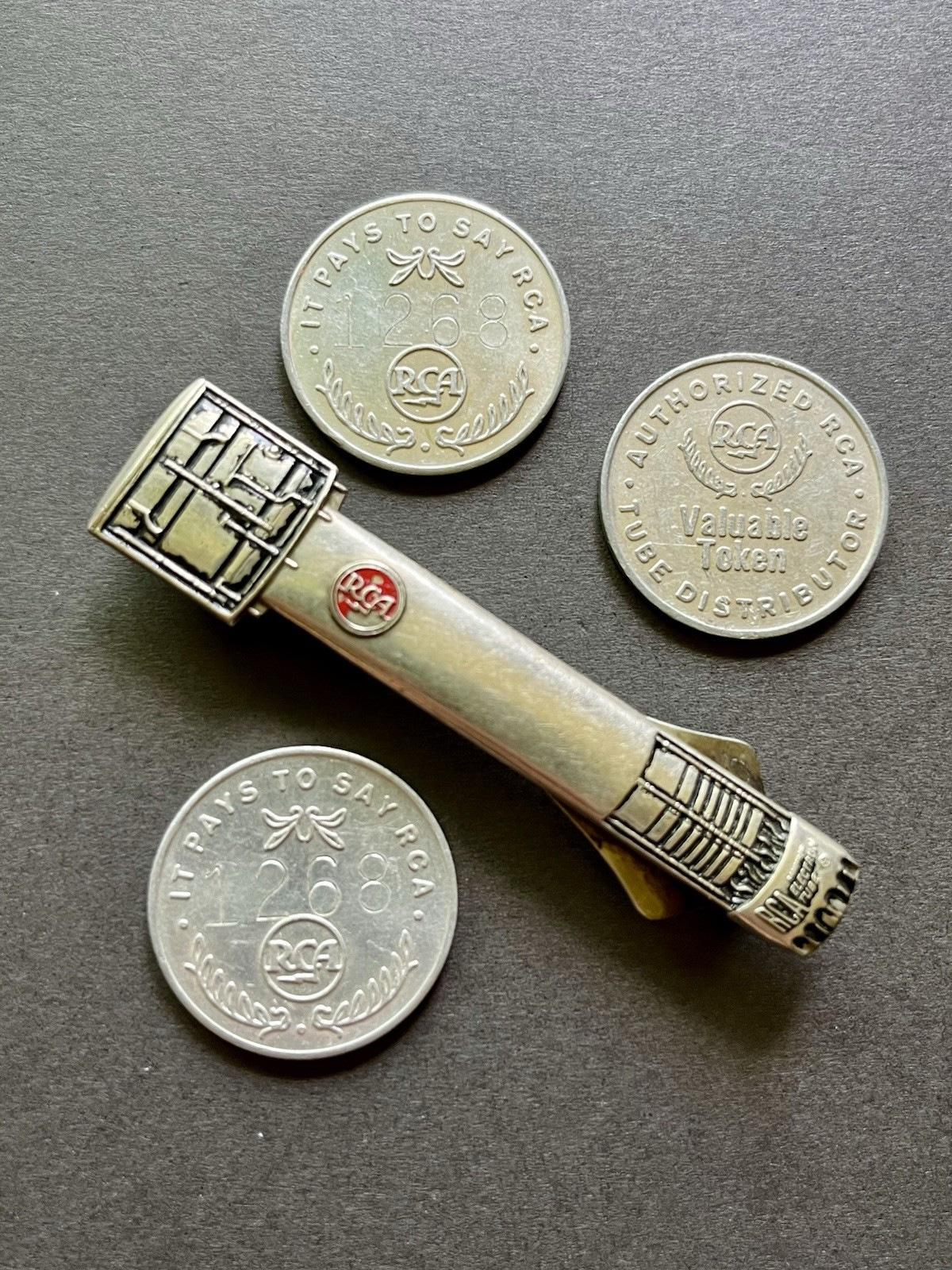 Vintage RCA Advertising ELECTRON TUBE Tie Bar Clip And IT PAYS TO SAY RCA Tokens