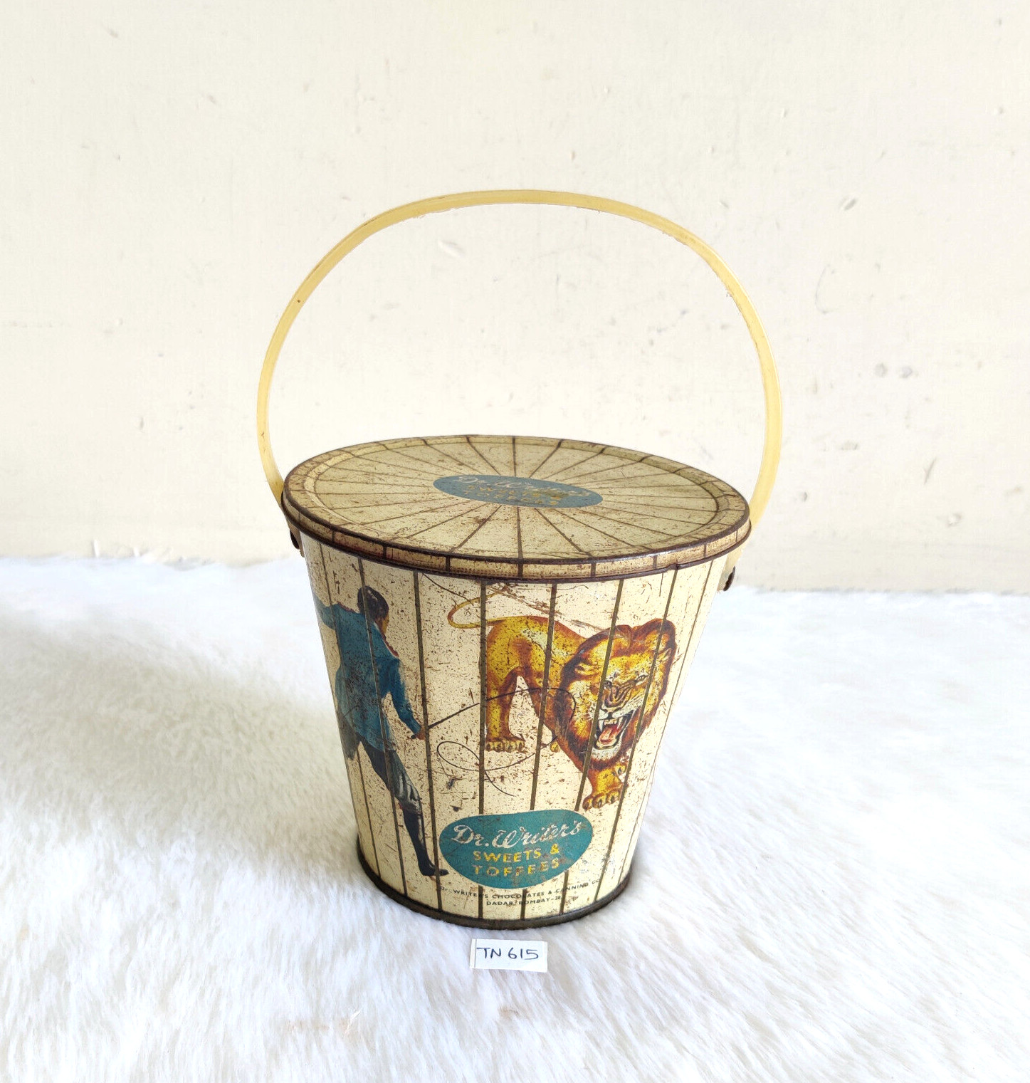 1950 Vintage Circus Lion Graphics Dr Writers Tofees Advertising Tin Bucket TN615