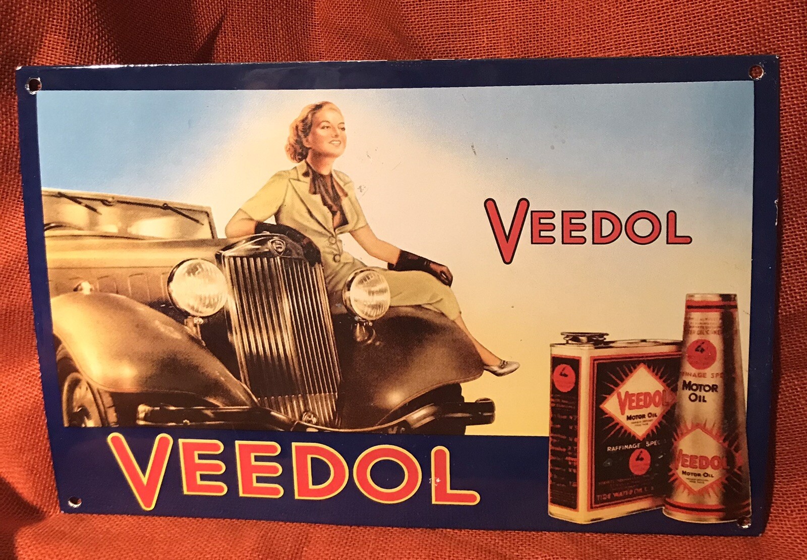 HOLIDAY SPECIAL VINTAGE STYLE 1930’s VEEDOL MOTOR OIL HEAVY PORC. 16.5X11 INCH