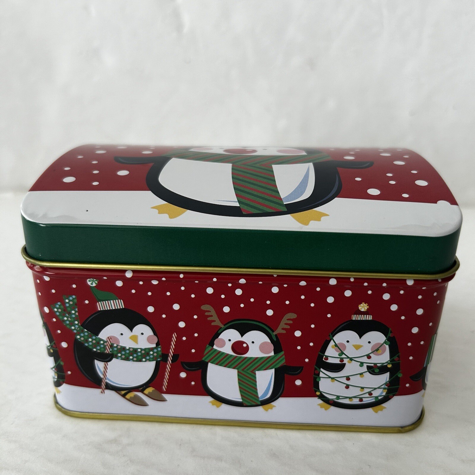 Christmas Tin Elf Penguins Holiday Gift Scarf Red White Hinge Closure top Multic