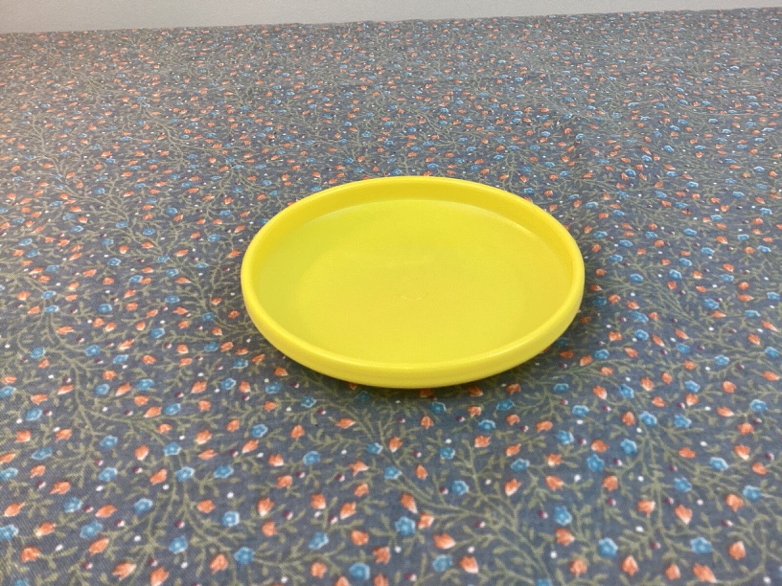 Vintage 1990s Nickelodeon 3.75″ Mini Frisbee Collectible Yellow Orange TV Toy