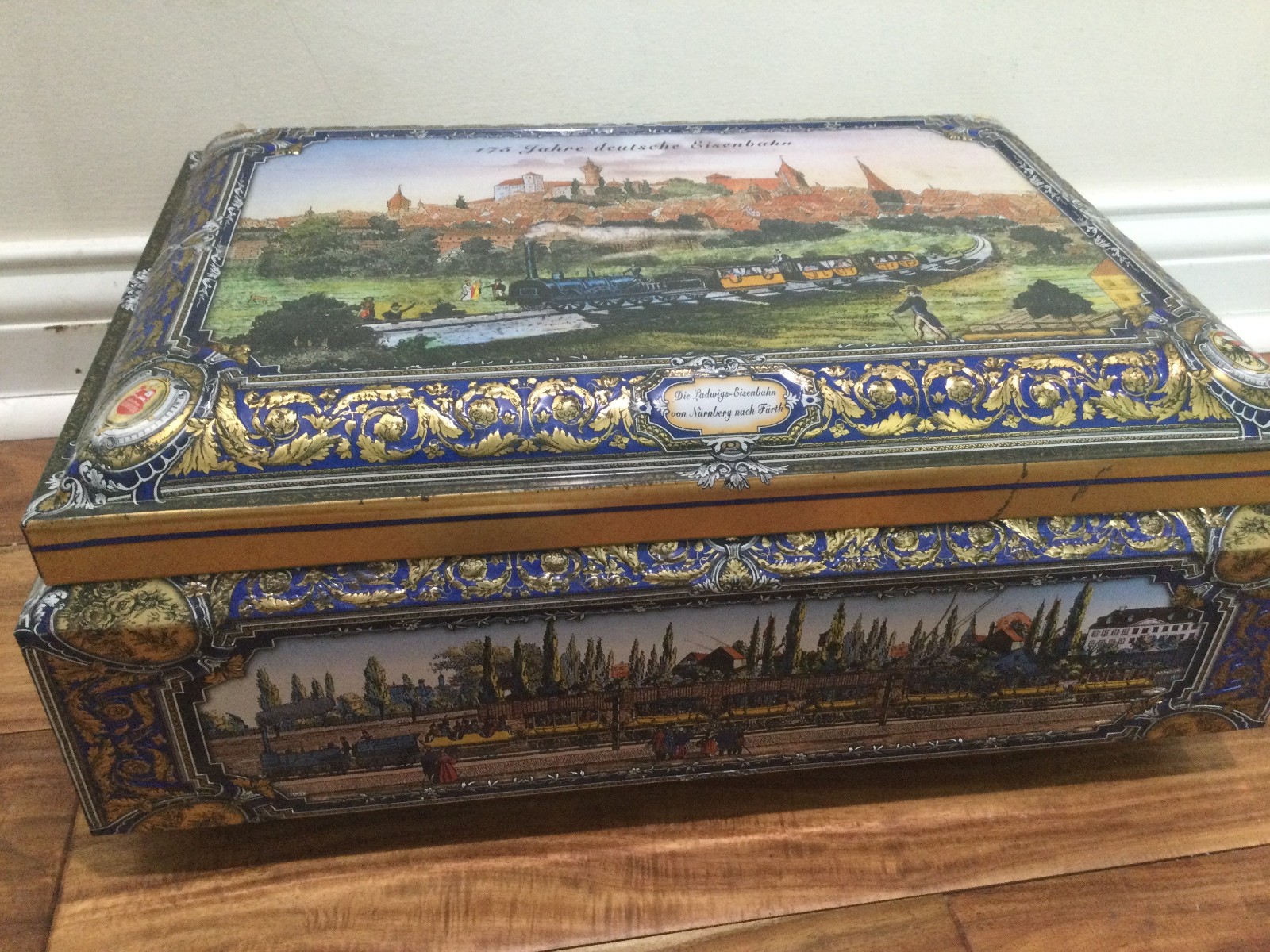Lebkuchen-Schmidt Nurnberg Germany 2010 Large Biscuit Cookie Tin Box Container