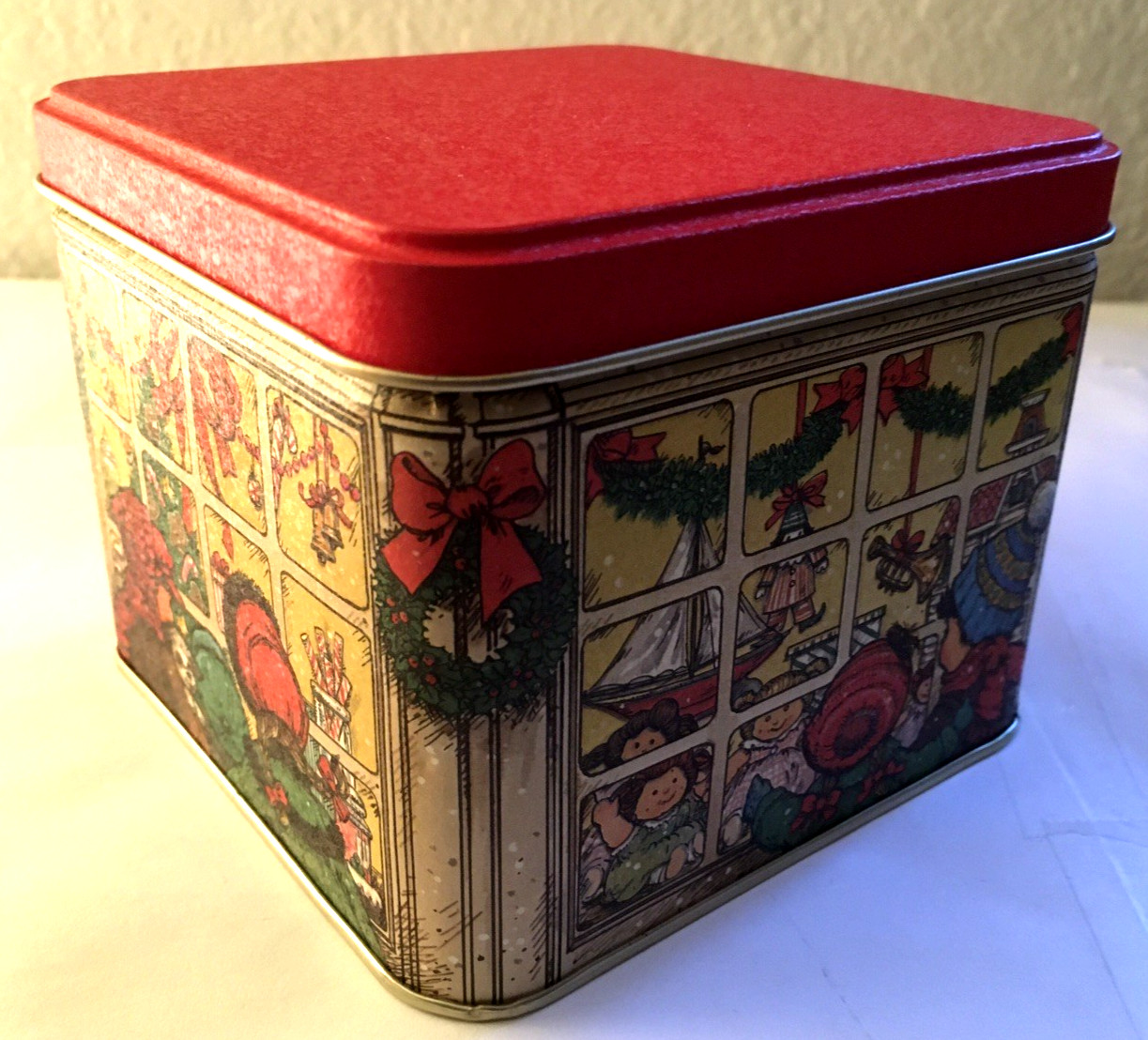 Vtg Potpourri Press Christmas Holiday Window Shopping with Kids Square Metal Tin