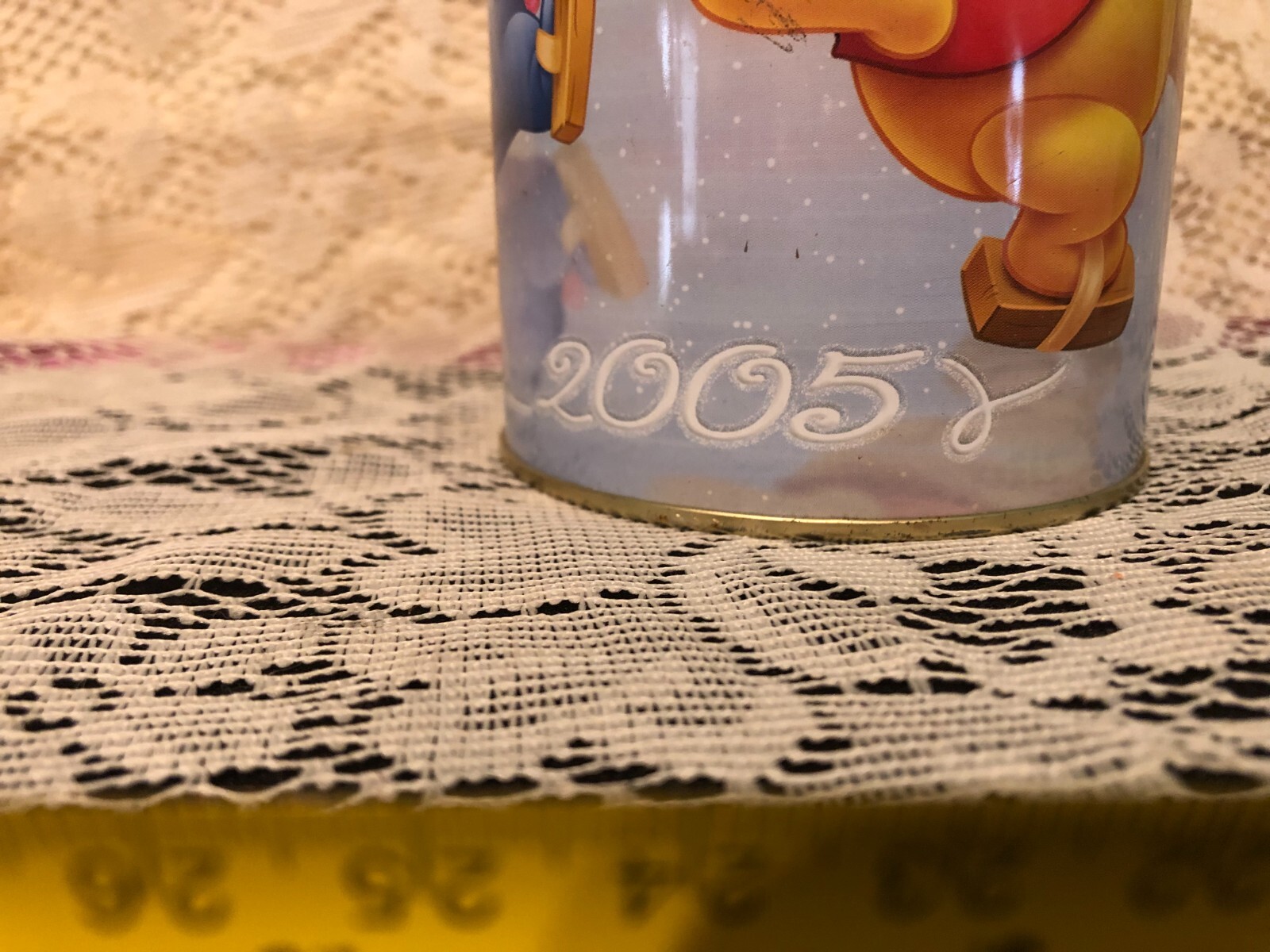Disney Winnie the pooh tin round blue with locking lid z