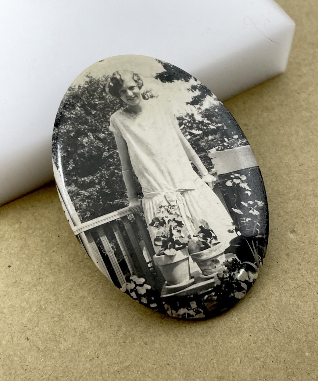 Gorgeous Antique 1920’s Celluloid Pocket Mirror Portrait Flapper Art Deco