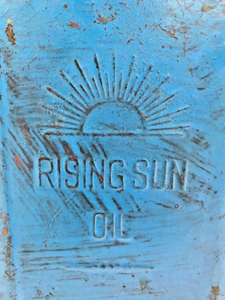 OLD VINTAGE RARE UNIQUE RISING SUN OIL ADV. IRON SIGN TIN BOX, COLLECTIBLE