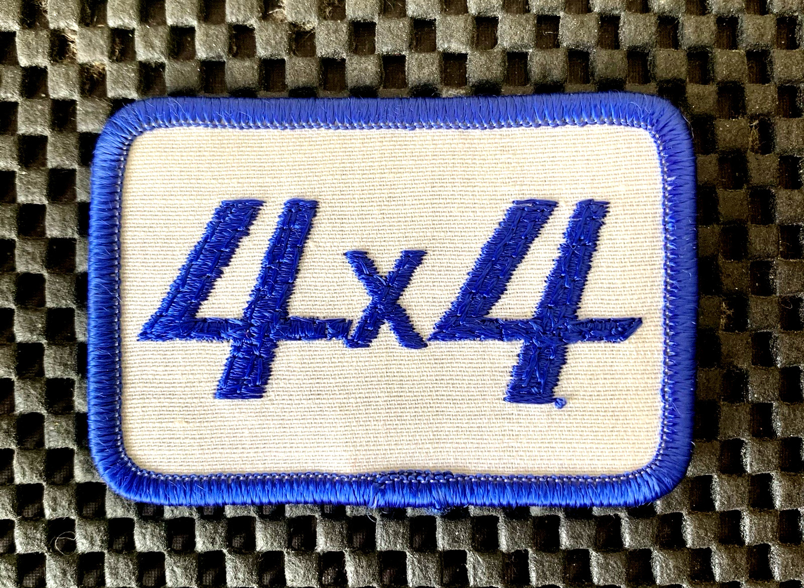 4 x 4 EMBROIDERED SEW ON PATCH SUV TRUCK PICK UP TRUCK 3″ X 2″ NOS