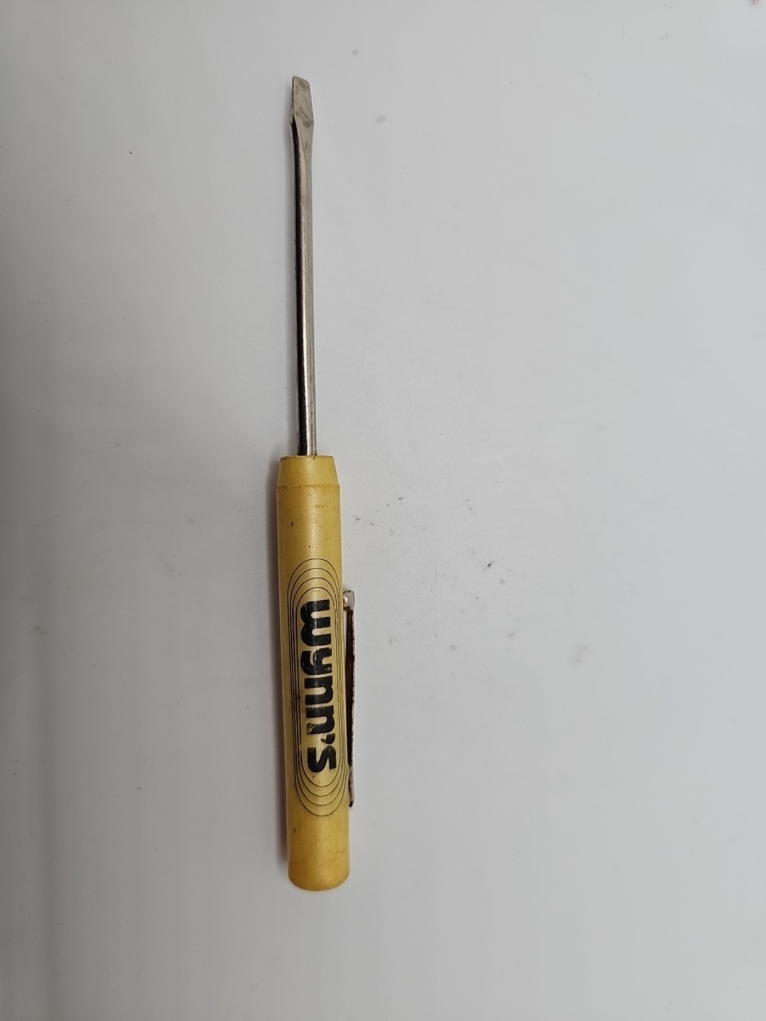 Vintage Wynn’s Automotive Minature Pocket Screwdriver Advertising Oil