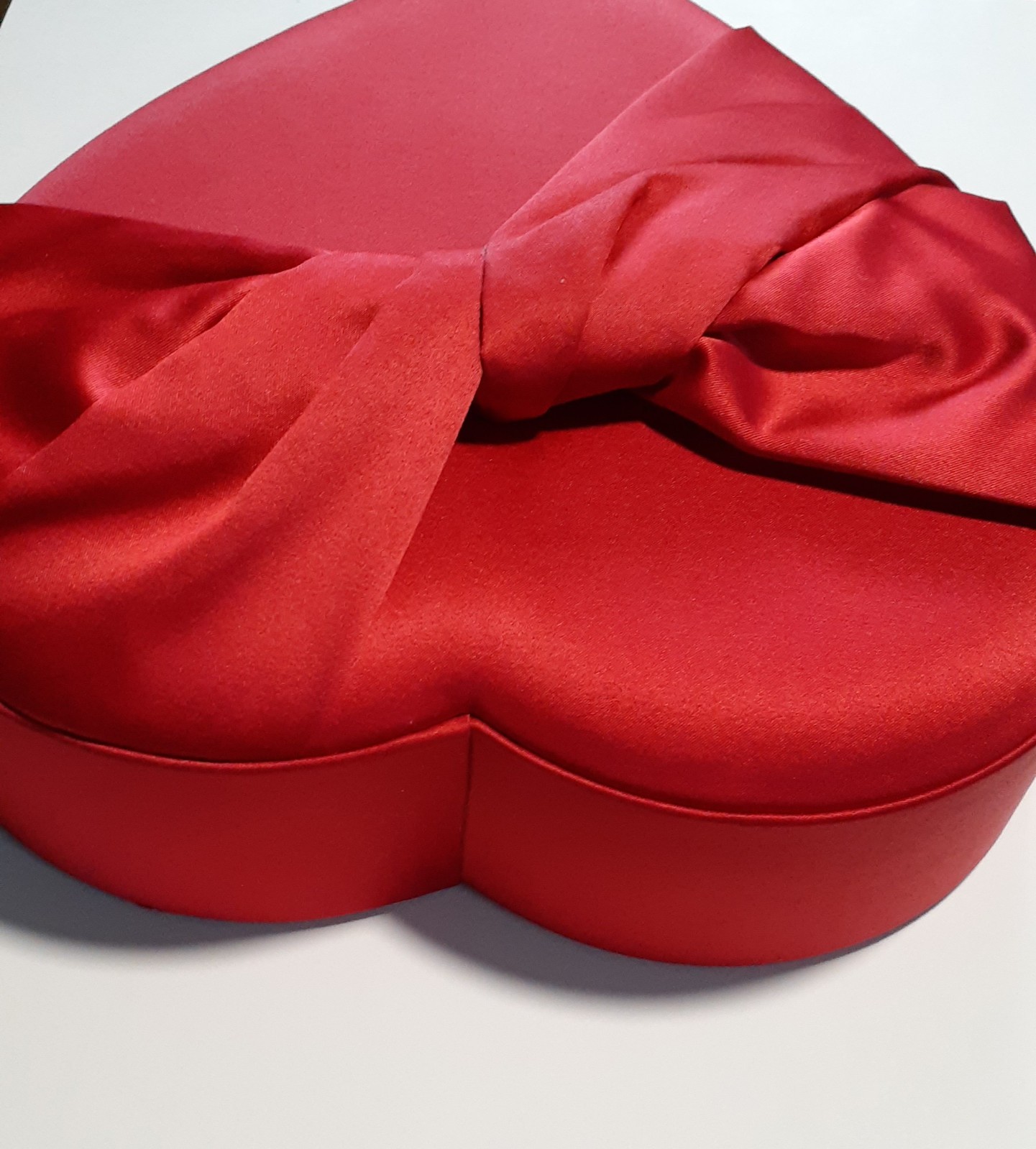 Vintage Godiva Chocolate Box padded Satin Red Heart Bow 8 inches empty