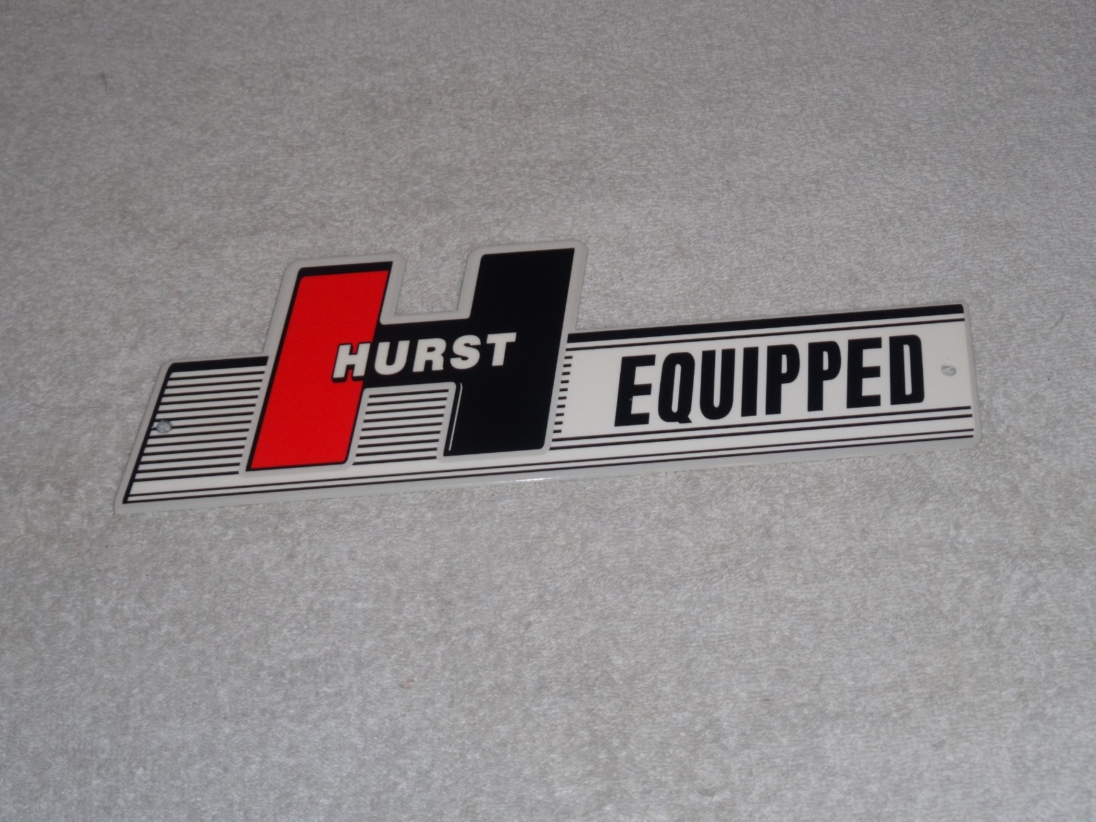VINTAGE HURST EQUIPPED 4 5 SPEED SHIFTER 12″ METAL CAR TRUCK GASOLINE & OIL SIGN