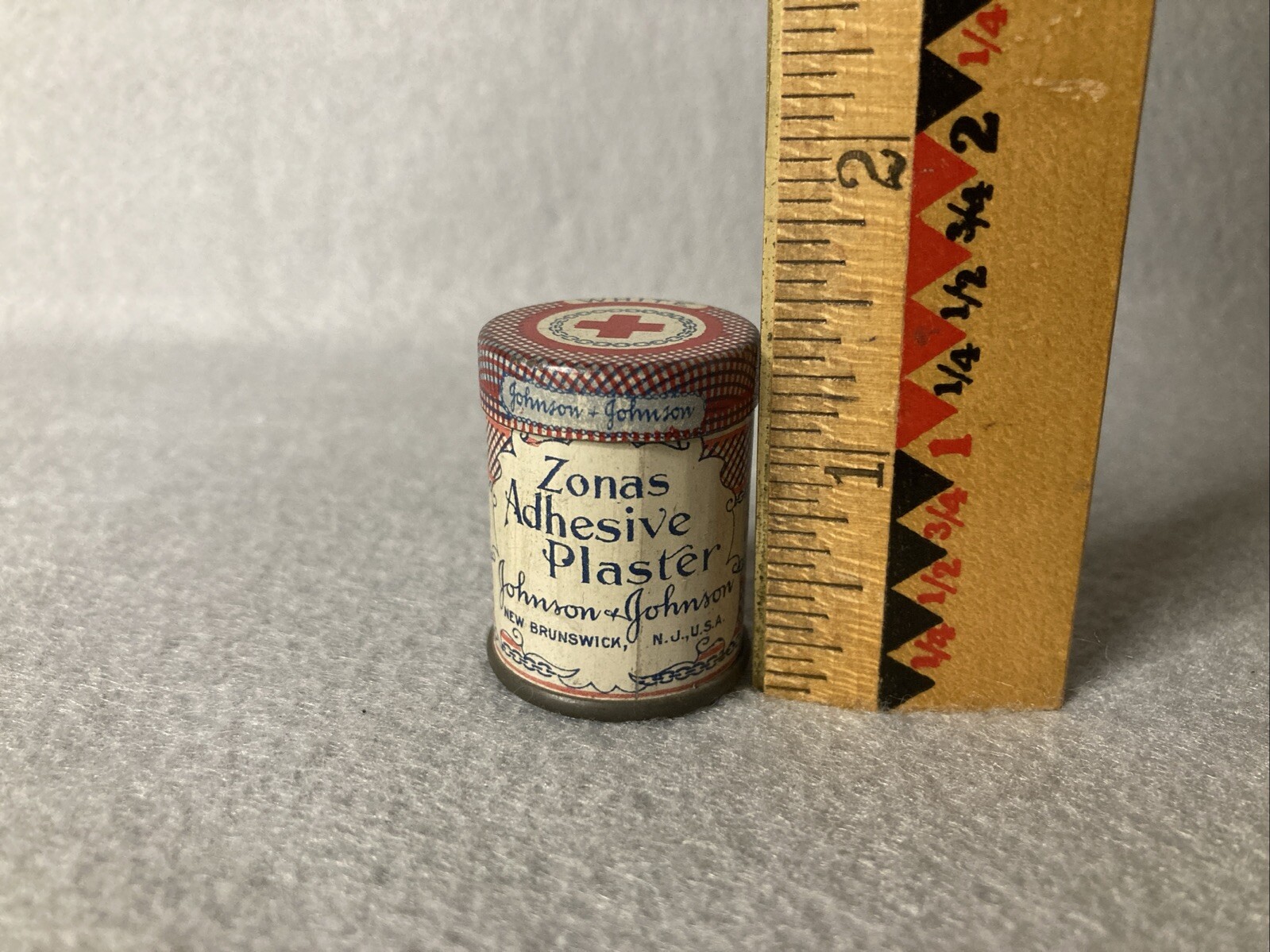 Vintage Zonas Adhesive Plaster Tin – Johnson & Johnson – New Brunswick, NJ, USA