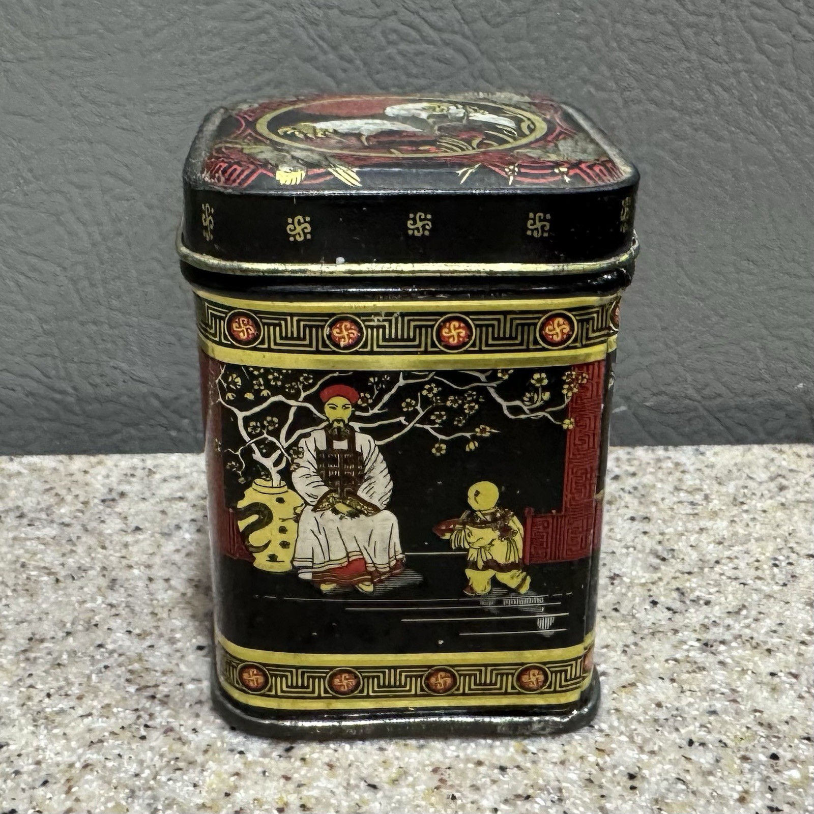 Vtg 1970’s Small Tea Tin 2.5”x1.75” Black Red Gold Cranes Asian Geisha VGC