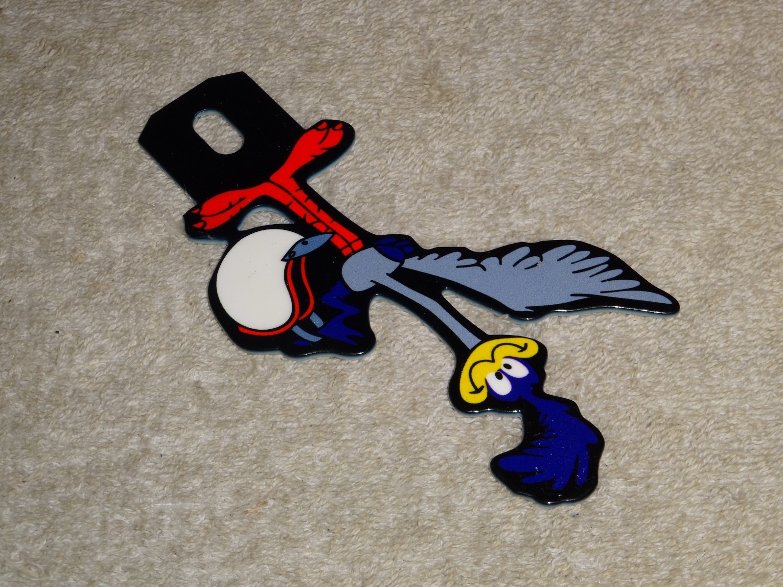 VINTAGE ROAD RUNNER LOONEY TUNES 5″ METAL GASOLINE OIL LICENSE PLATE TOPPER SIGN