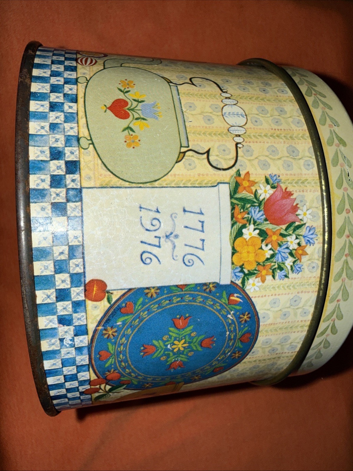 Vintage Hallmark Tin Celebrating American Bicentennial 1776-1976