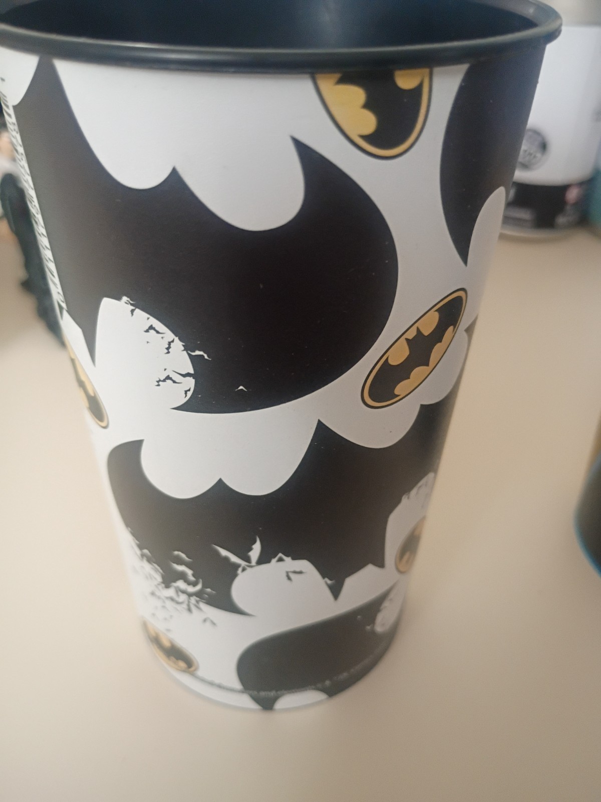 2 – Batman Plastic Cups – 22 oz DC Comics Batman Logo & Batman City