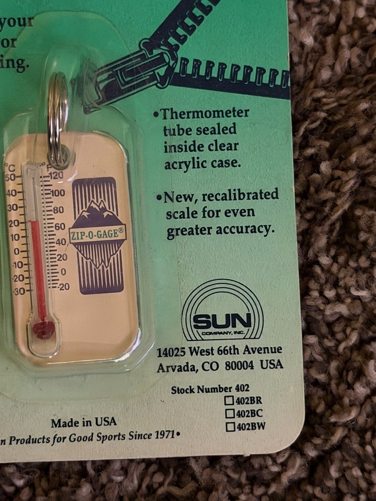 VINTAGE SUN Outdoor Gear Zip-O-Gage Key Ring Thermometer – NEW OLD STOCK