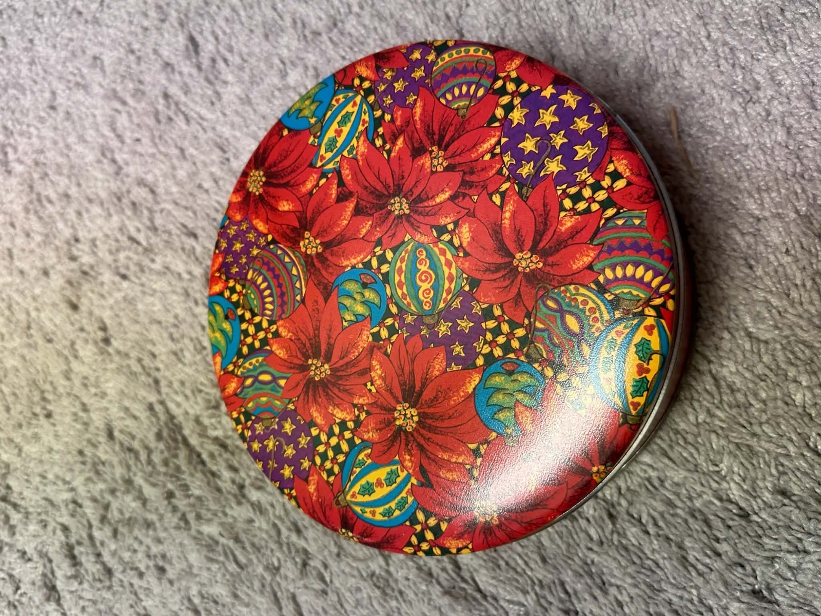 Vintage Christmas Poinsettia Holiday Cookie Candy Gift Tin Made In USA Round