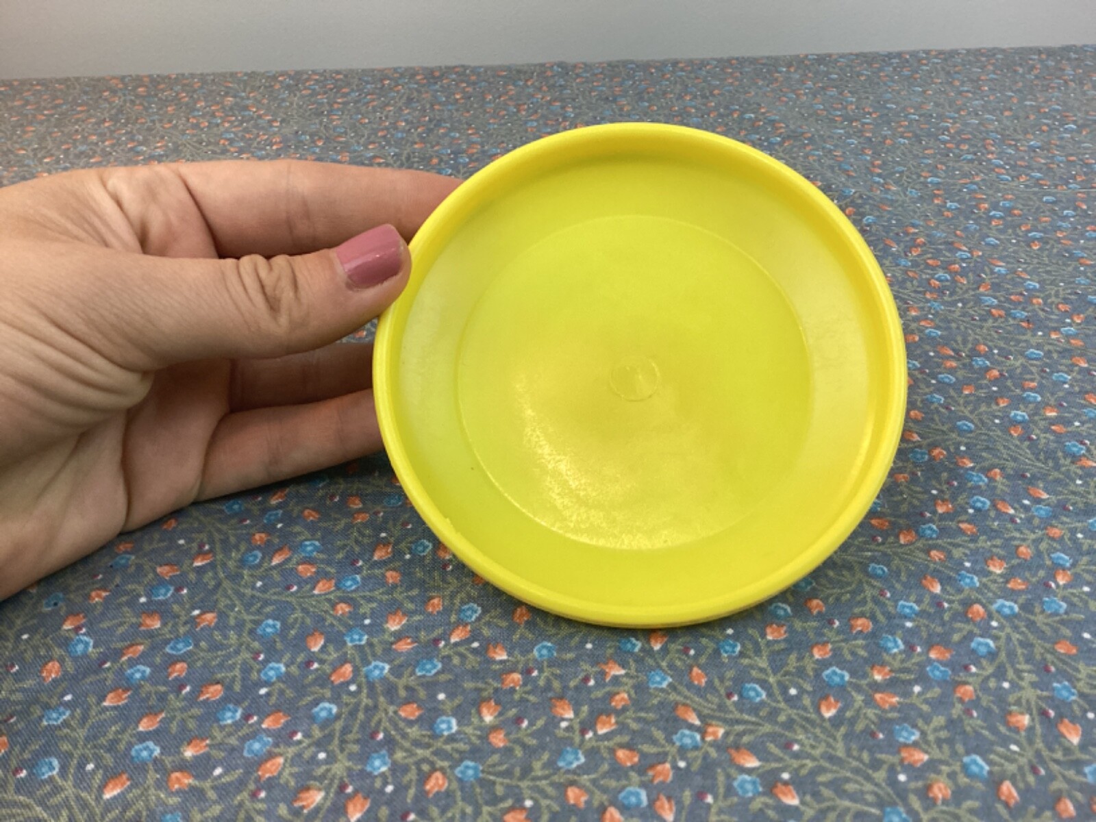 Vintage 1990s Nickelodeon 3.75″ Mini Frisbee Collectible Yellow Orange TV Toy