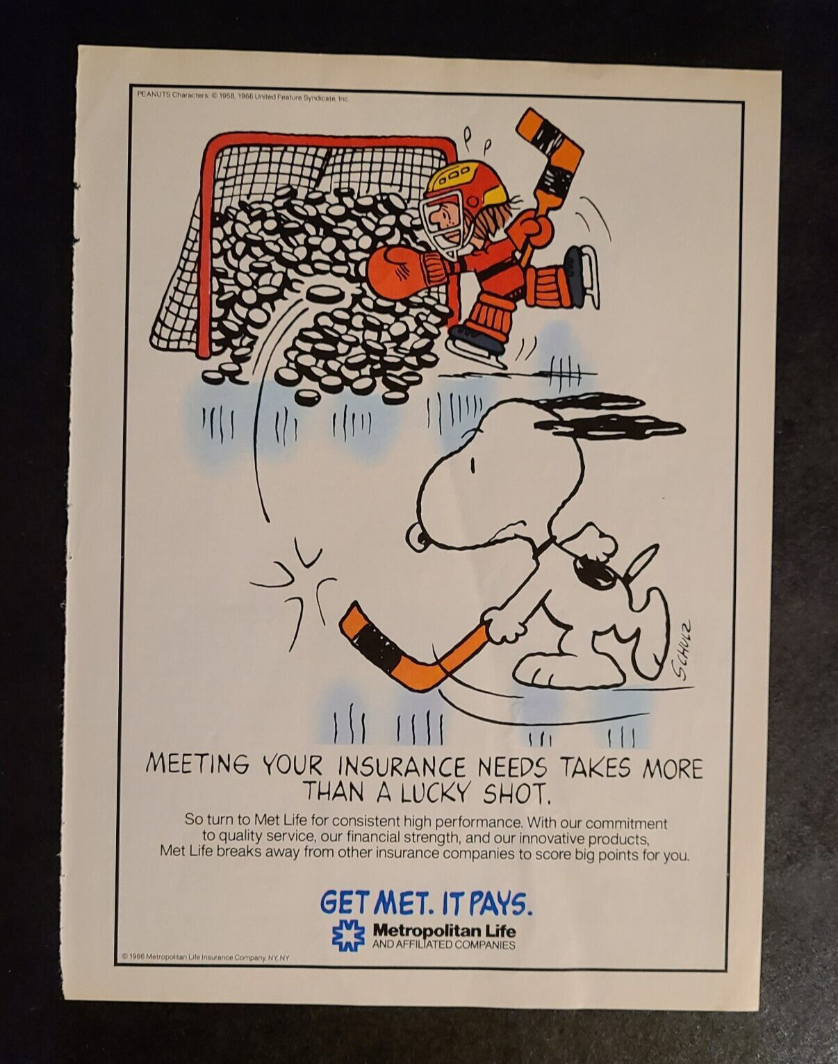 Met Life – Charles Schulz – PEANUTS Snoopy – Hockey Magazine Print Ad (1986)