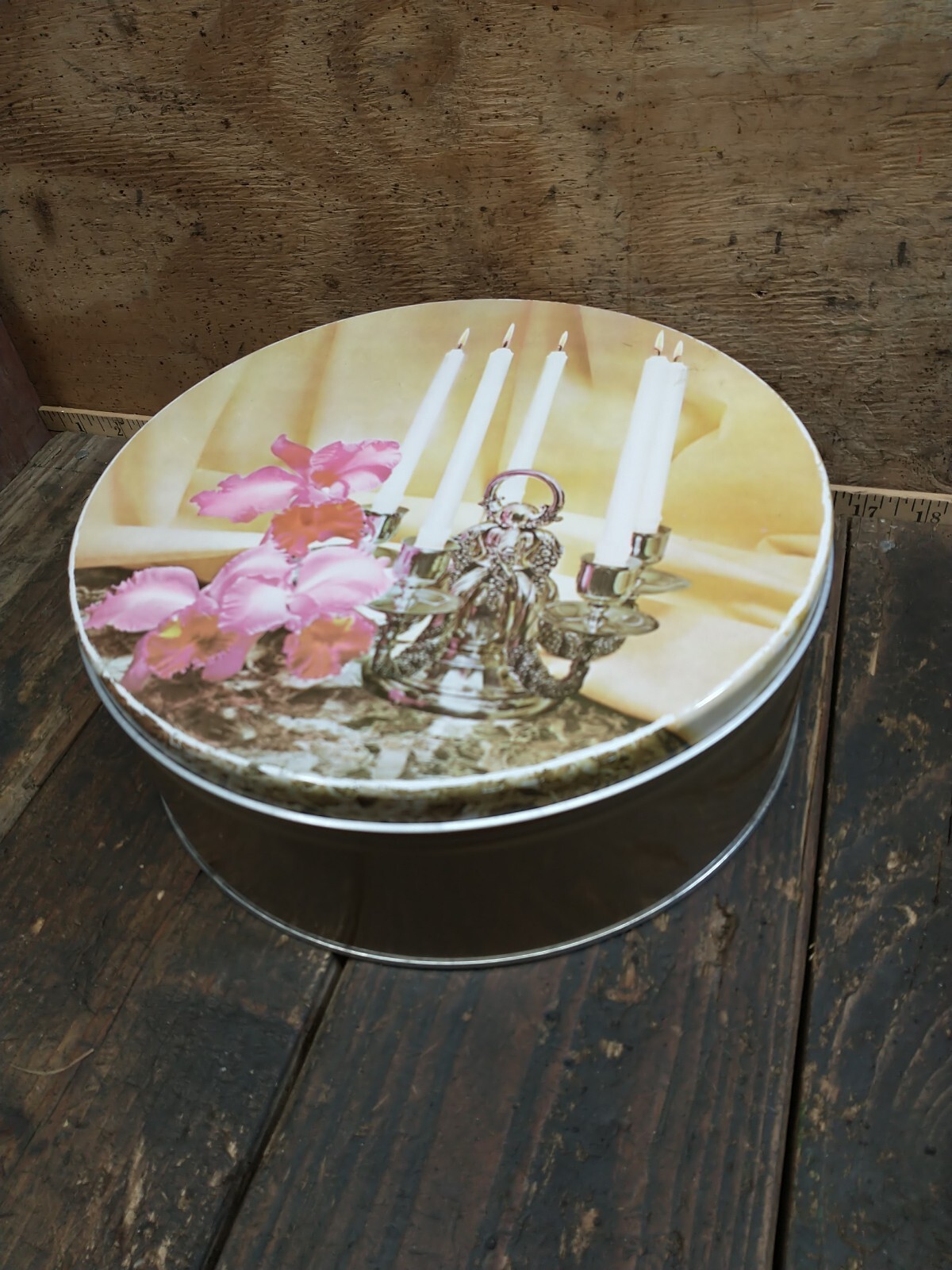 Deer Park Baking Co. Vintage Danish Assortment Candles & Orchids Round 10″ Tin