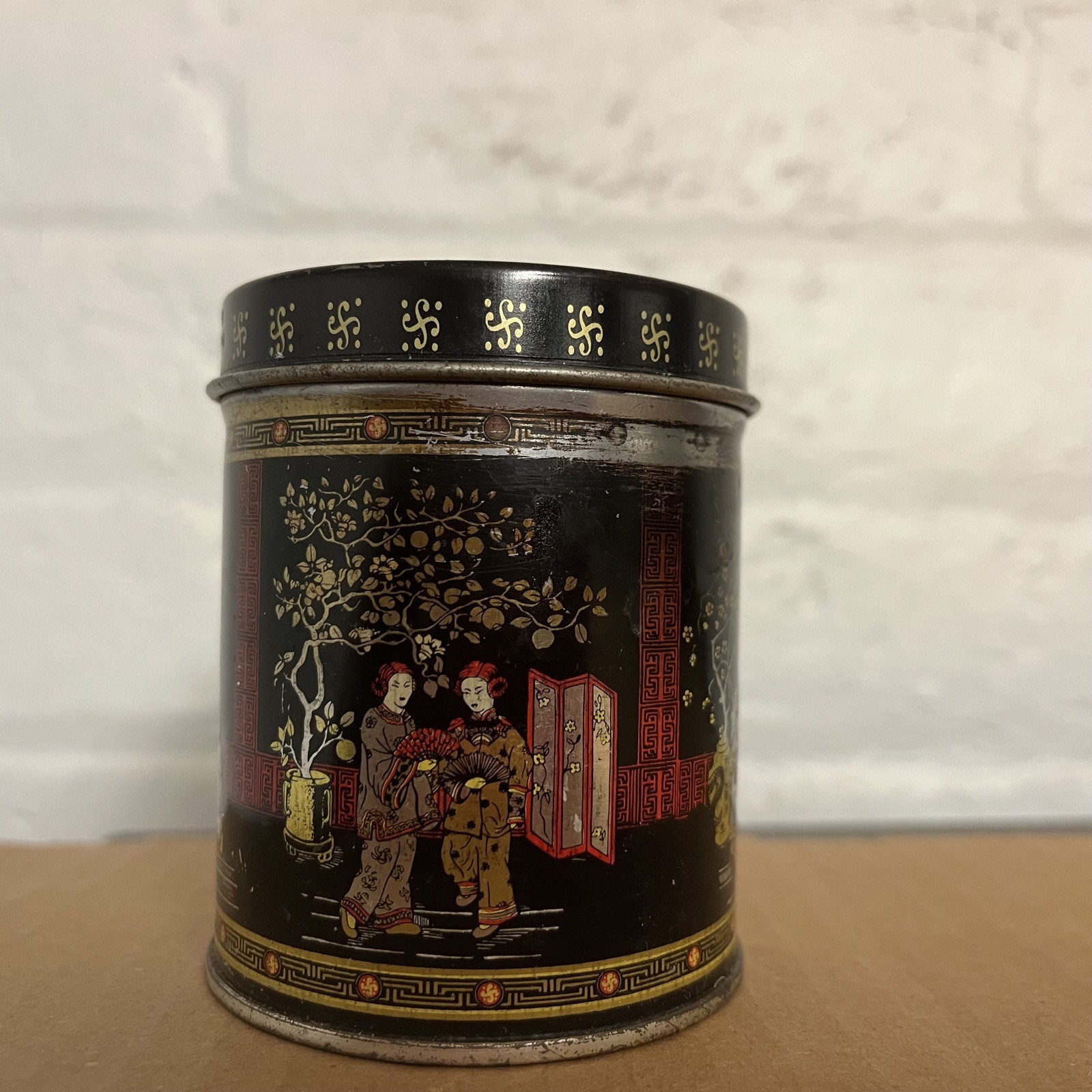 Vintage Grand Tea, Hong Kong Tea Tin w/Lid 3” Tall