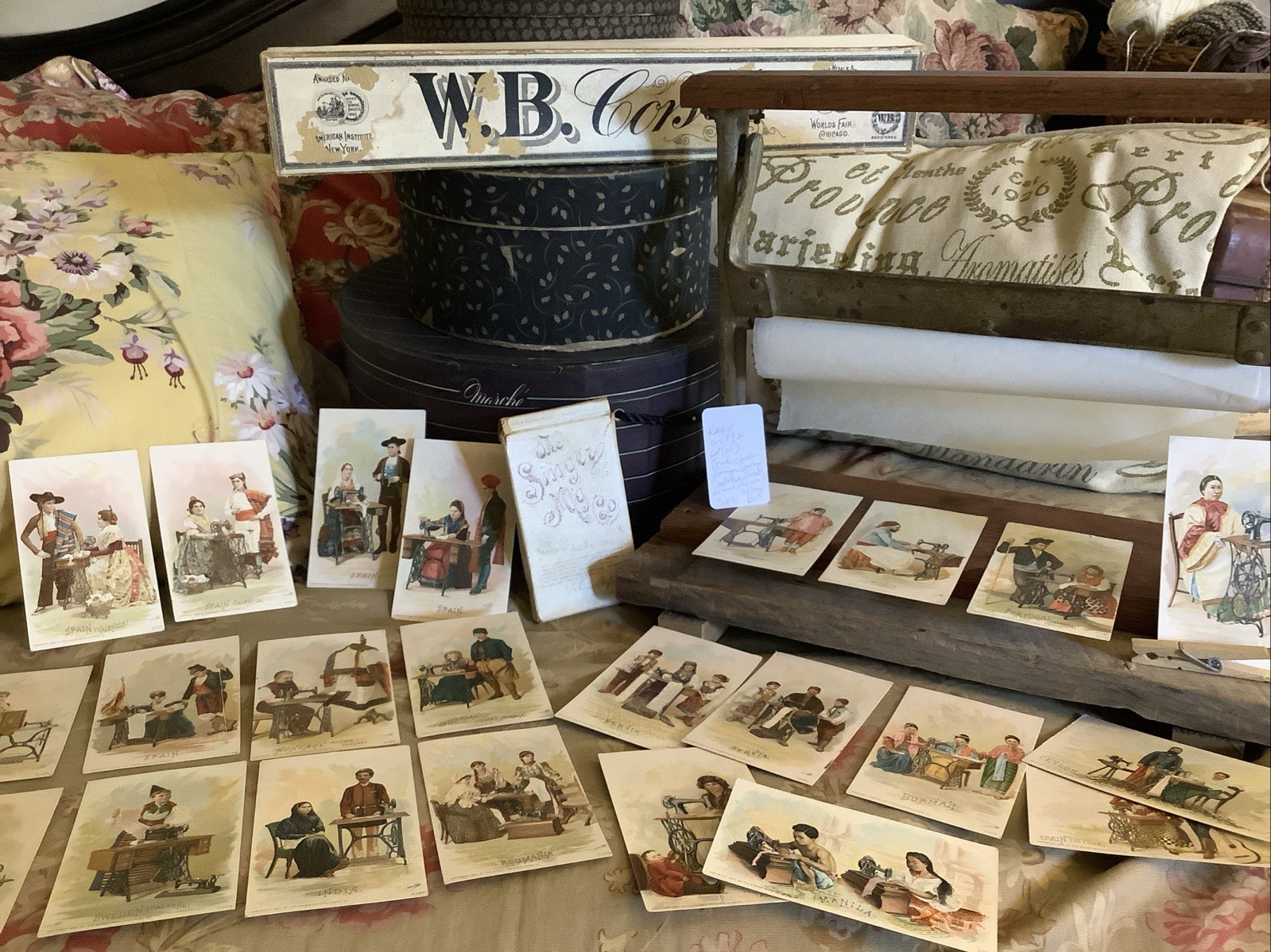 2621🌟Antique c1892 SINGER SEWING Costumes From Around The World Cards &Box (25)