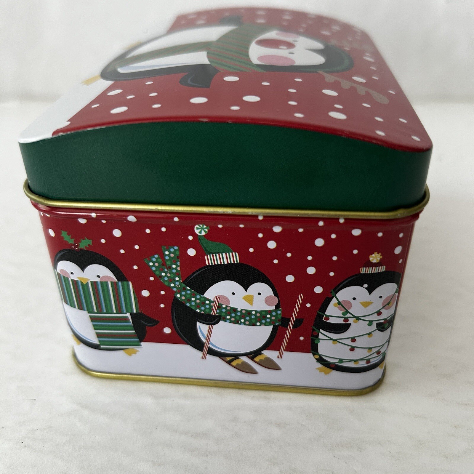 Christmas Tin Elf Penguins Holiday Gift Scarf Red White Hinge Closure top Multic