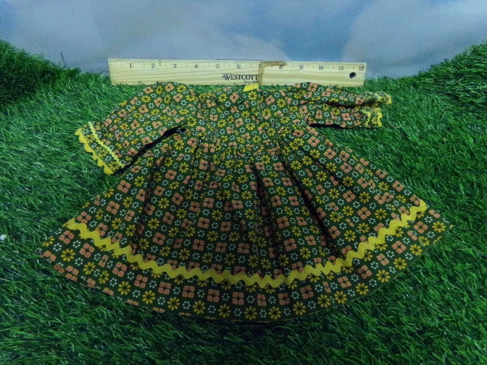 CABBAGE PATCH KIDS OUTFIT APPROX 14IN SIZE DOLLS HANDMADE DRESS green flowered