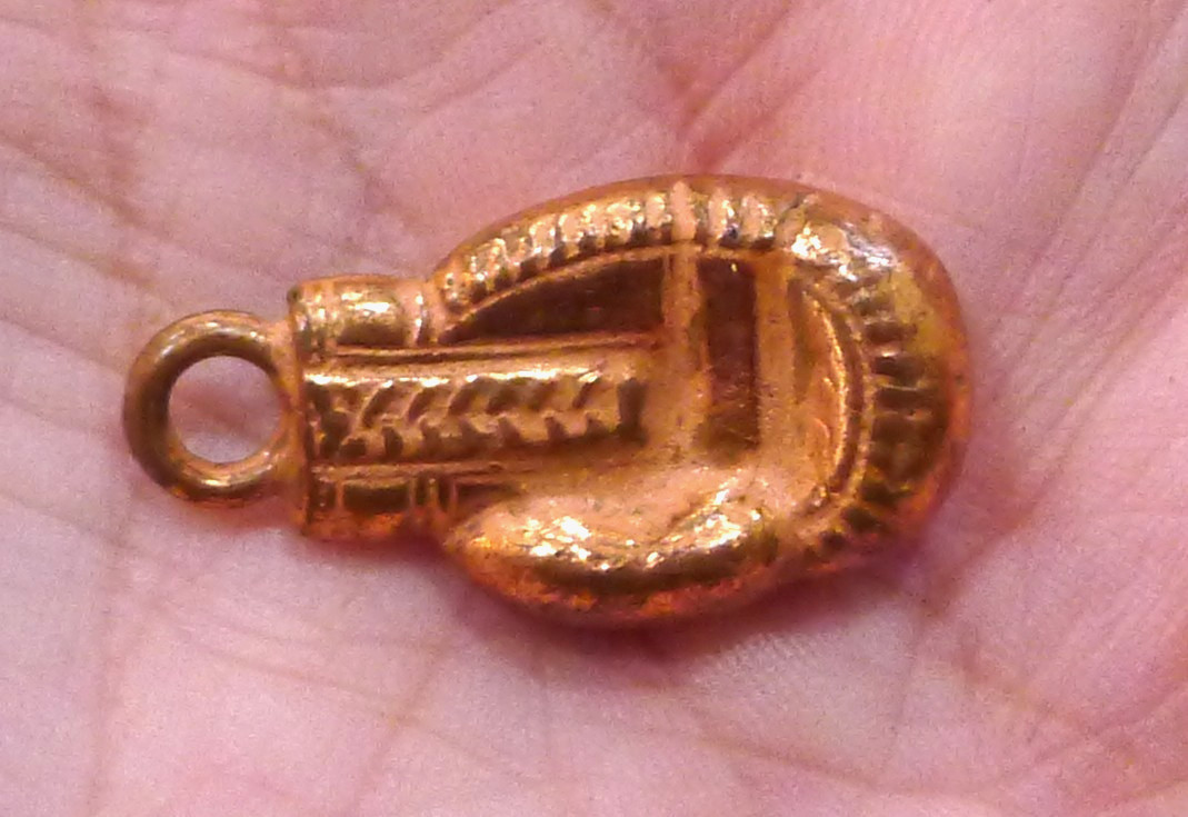 1920s Vintage Cracker Jack Premium Prize Toy GOLD TONE BOXING GLOVE Charm