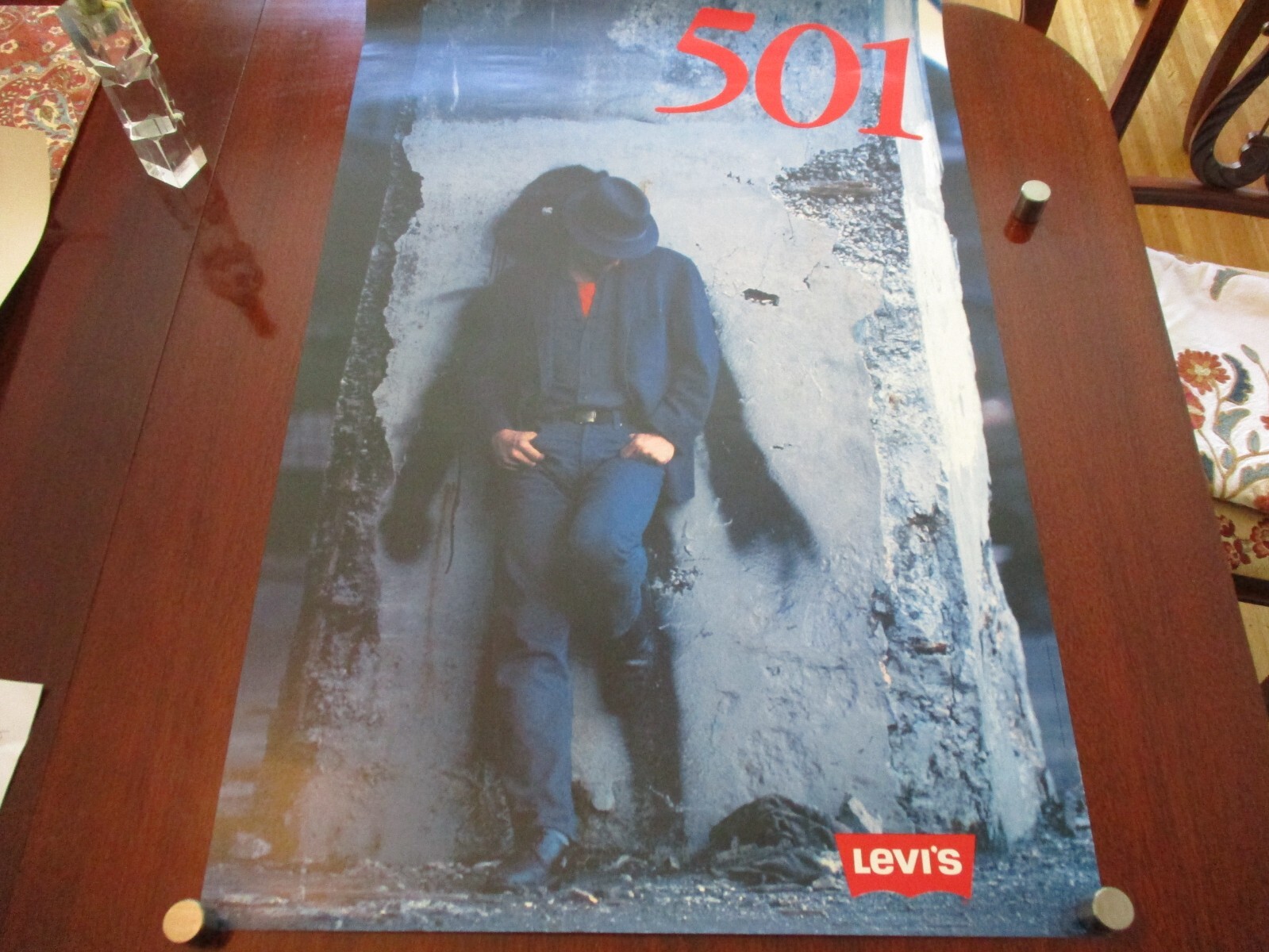 LEVI STRAUSS & CO LEVI’S 501 JEANS MAN LEANING ON WALL VINTAGE 1984 23 x 35 RARE