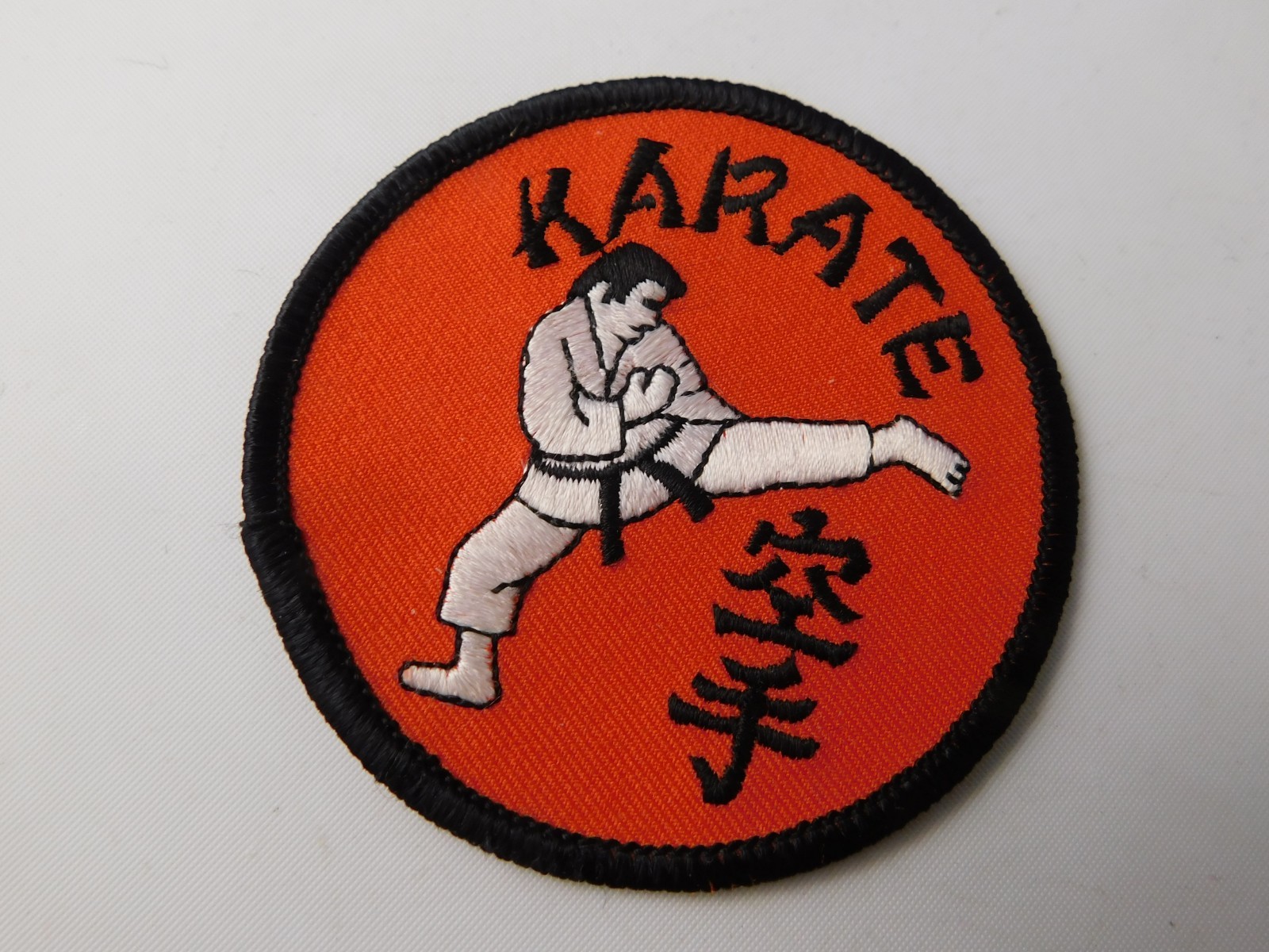 KARATE PATCH MARTIAL ARTS FIGHTING TRAINING ADVERTISING BADGE COLLECTOR