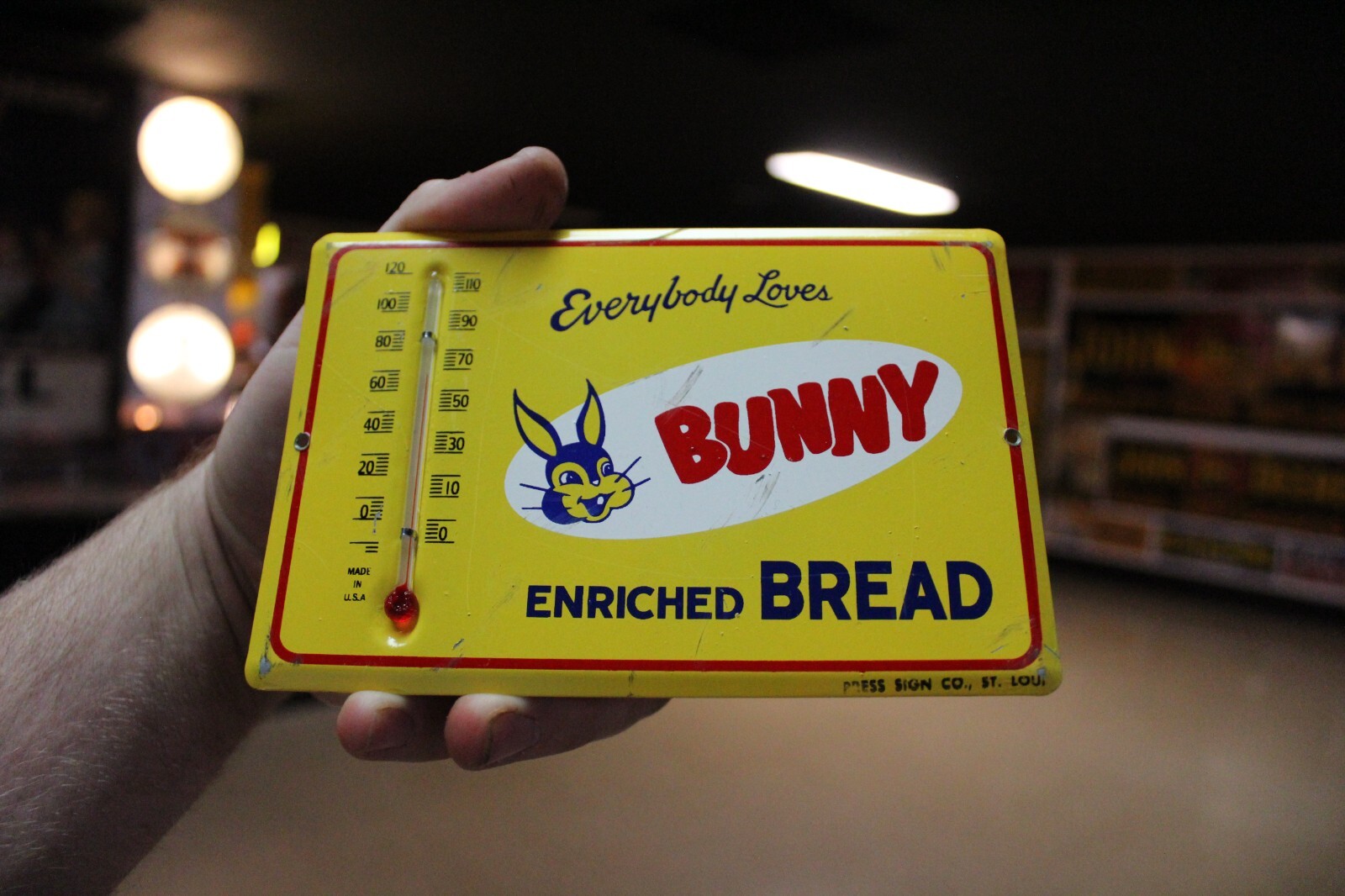 RARE 1950s BUNNY BREAD DEALER PAINTED METAL THERMOMETER SIGN STORE GAS OIL FARM