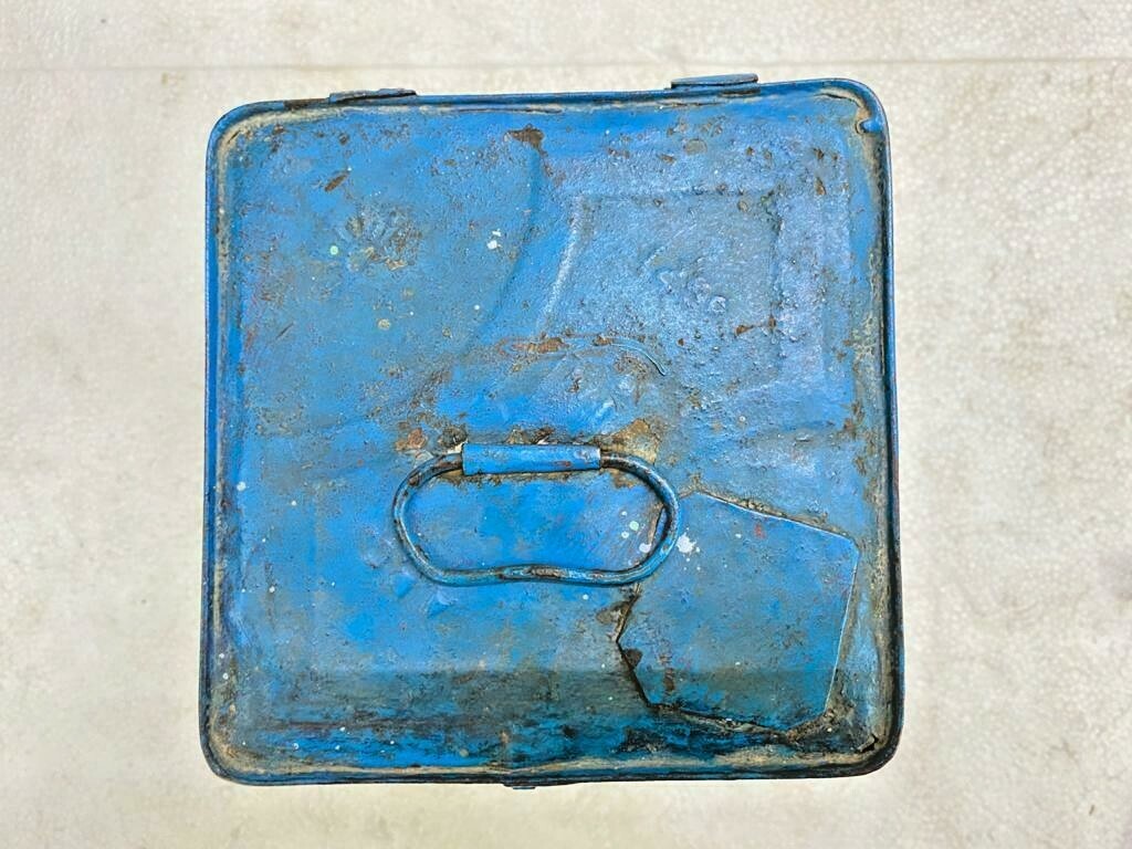 OLD VINTAGE RARE UNIQUE RISING SUN OIL ADV. IRON SIGN TIN BOX, COLLECTIBLE
