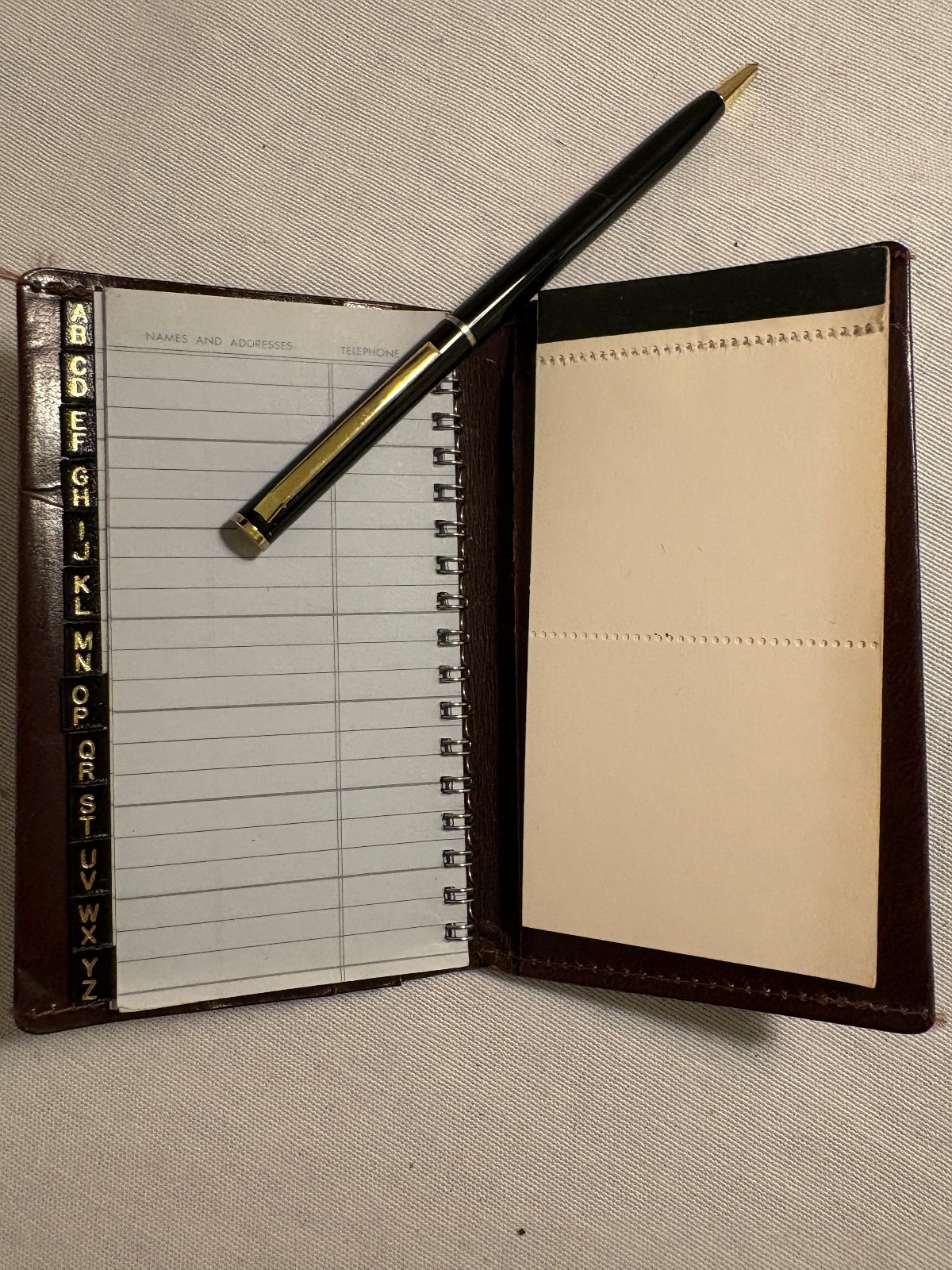 Vtg Lot: Gas station DESK CALENDAR 1965 & Bates METAL ADDRESS FLIP FINDER