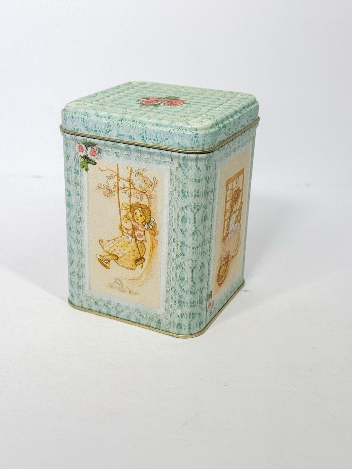 1981 Vintage Tin Container 5″ x 3.5″ Teal Lace Cottagecore Look (Tin only)