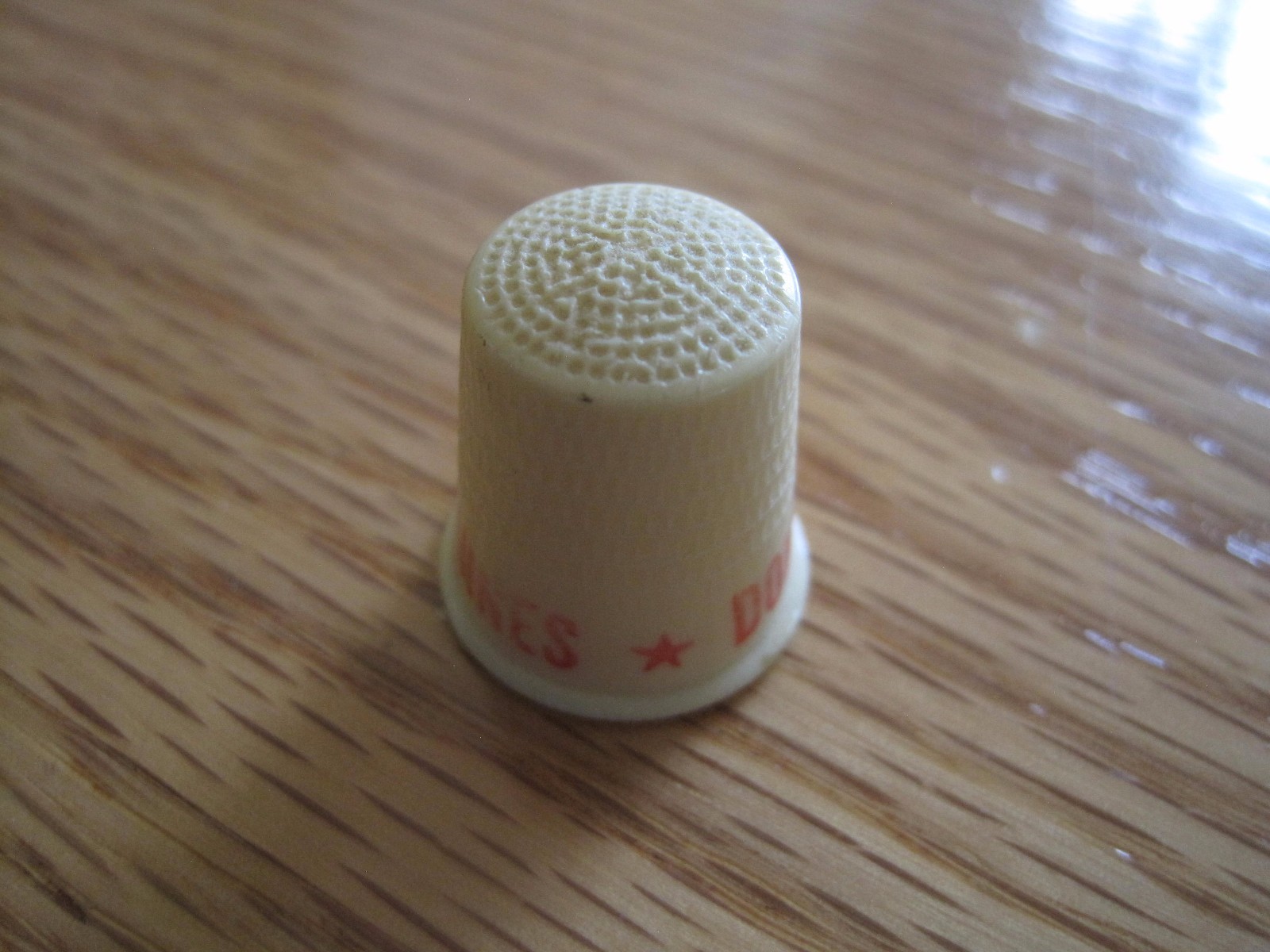 Advertising Thimble–Domestic Sew Machines