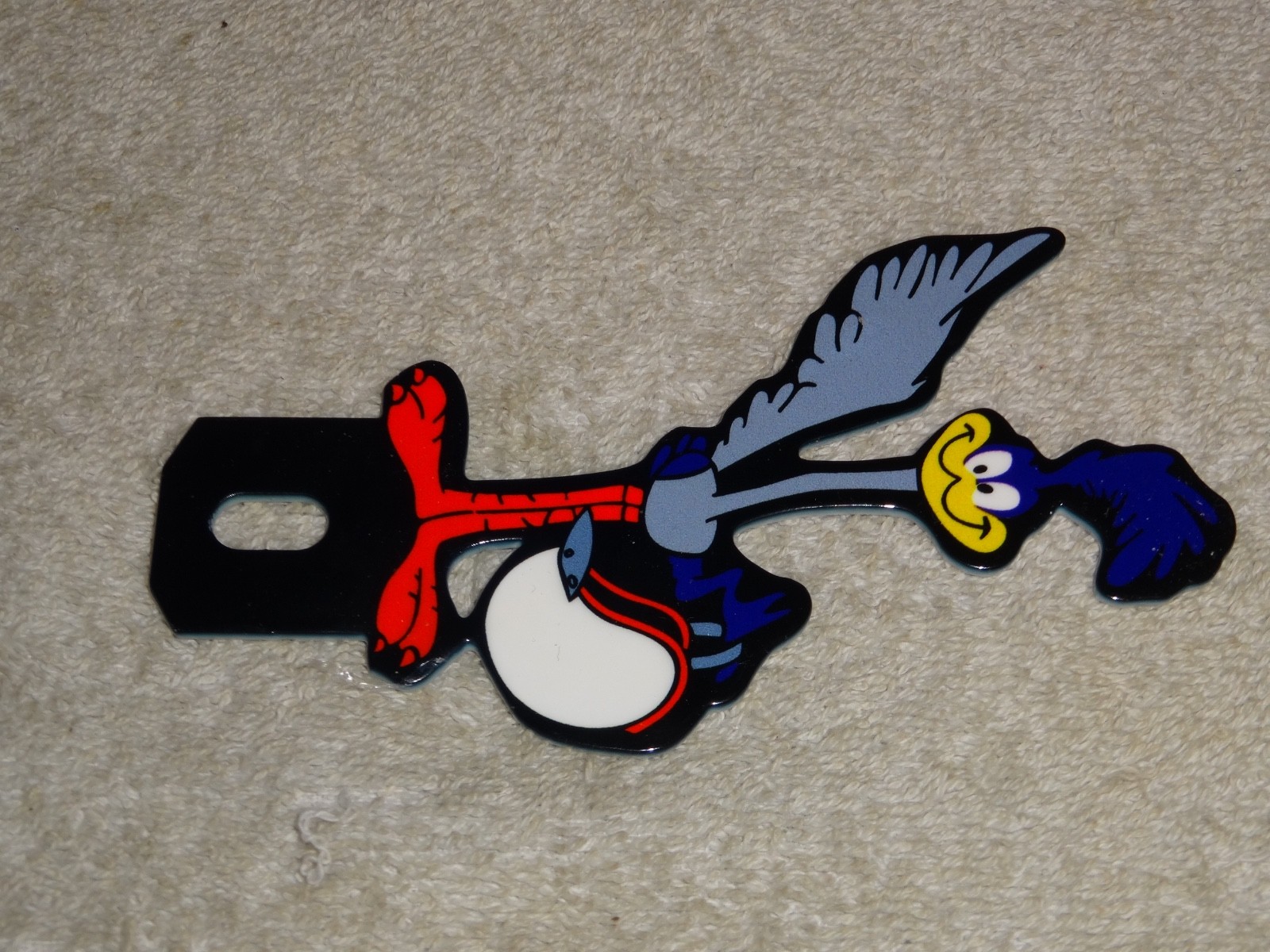 VINTAGE ROAD RUNNER LOONEY TUNES 5″ METAL GASOLINE OIL LICENSE PLATE TOPPER SIGN