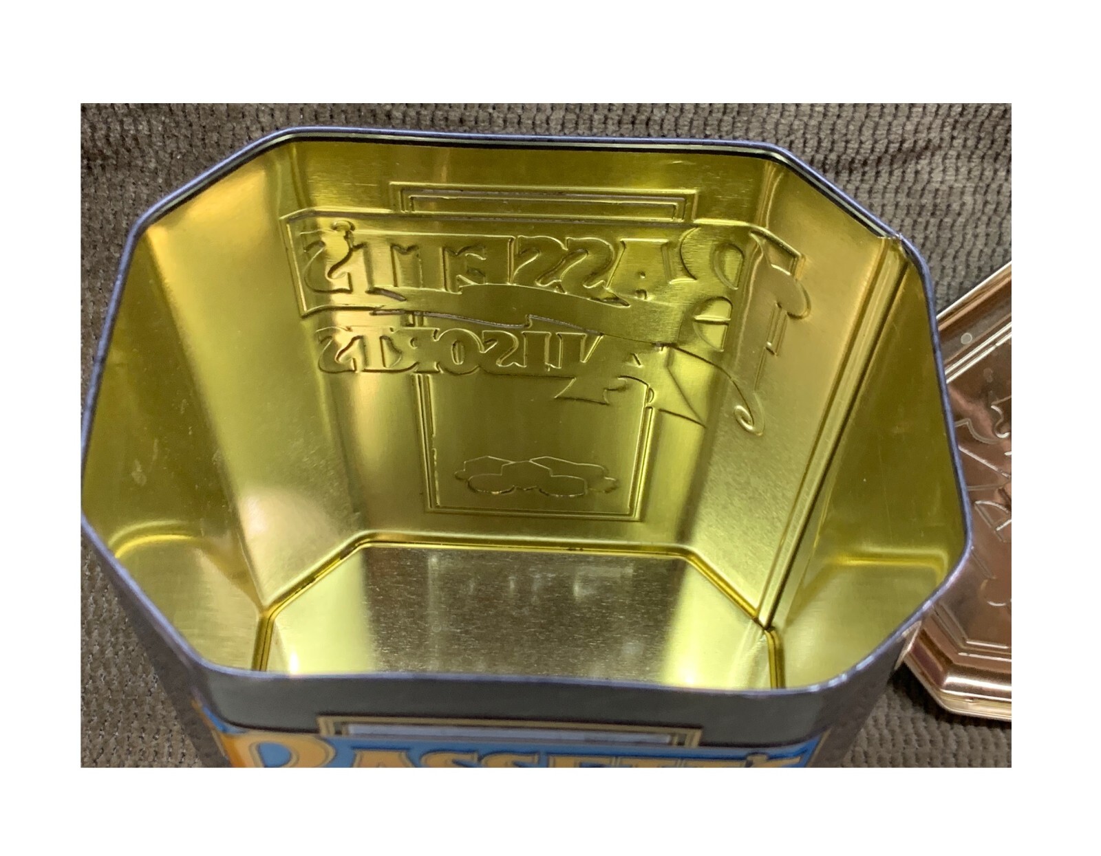 VINTAGE BASSETT’S LIQUORICE ALLSPORTS ADVERTISING COLLECTIBLE TIN ONLY 26 OZ