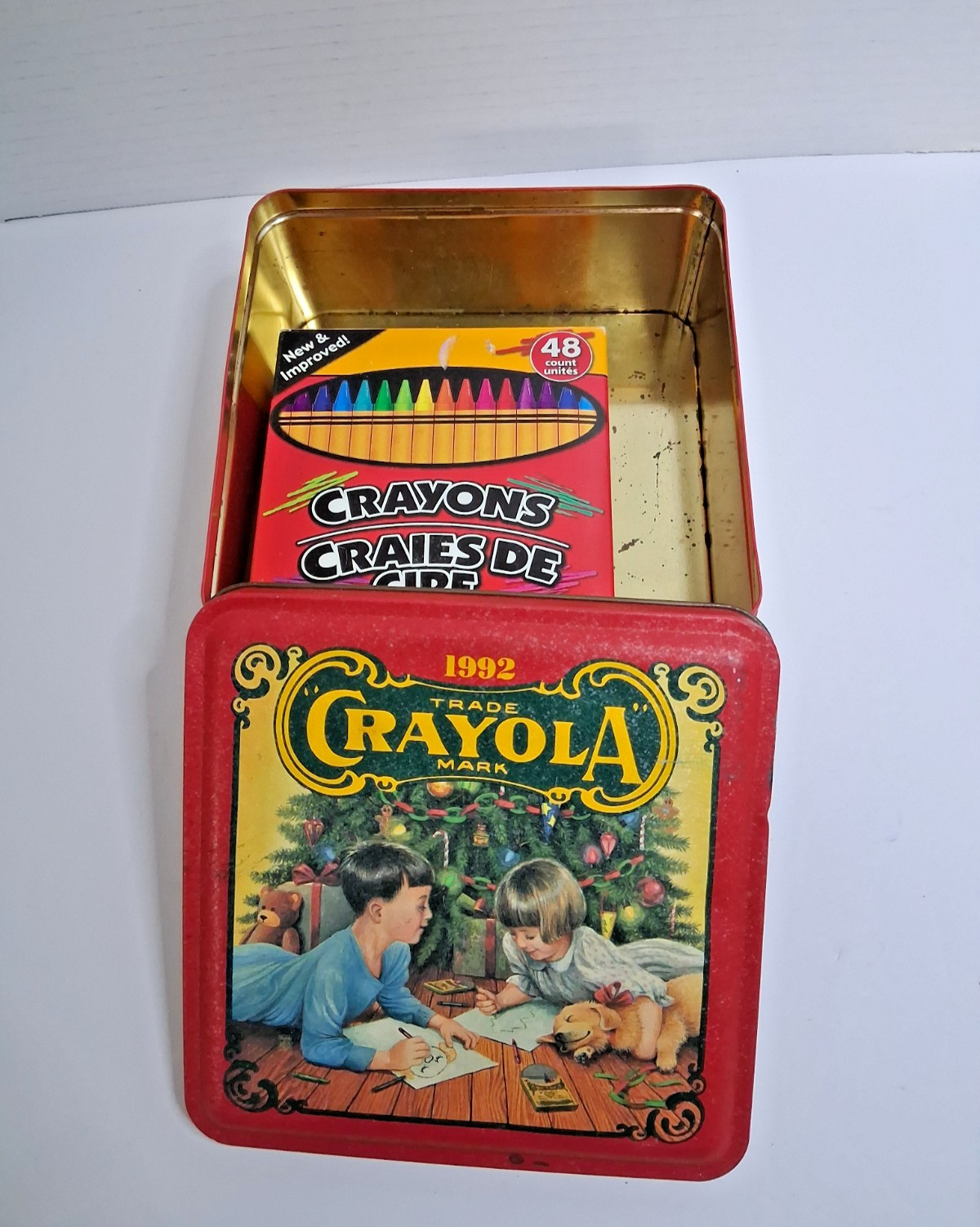 Crayola 1992 Holiday Tin Box with Crayons – Vintage Collectible
