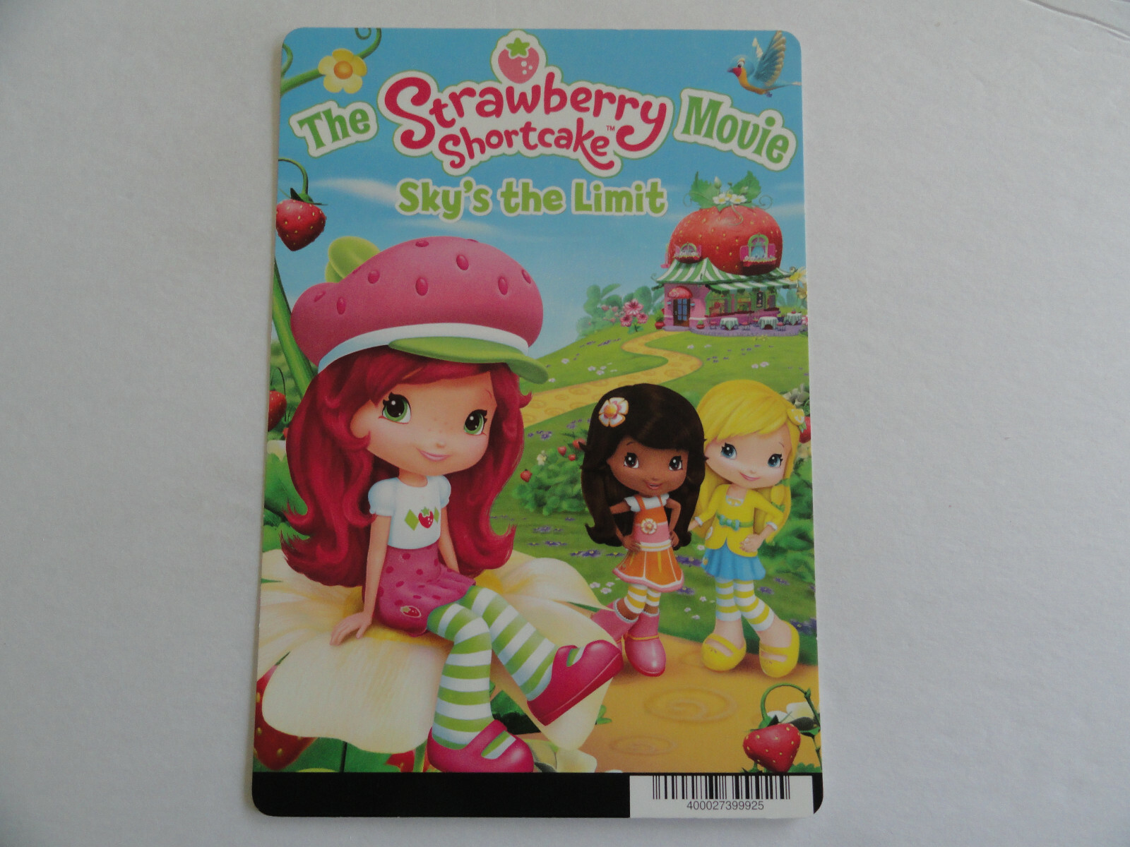 THE STRAWBERRY SHORTCAKE MOVIE SKY’S THE LIMIT – BLOCKBUSTER BACKER CARD 5″X8″