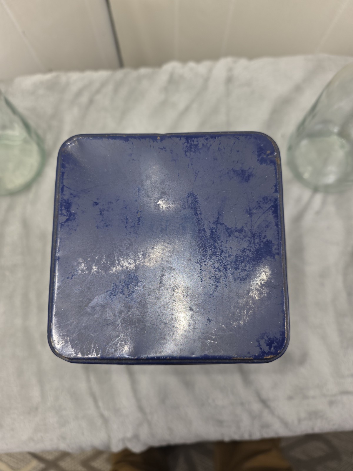 Nabisco Saltine Cracker Tin – 1978 With 2 Paul Masson Milk Glass Bolltes