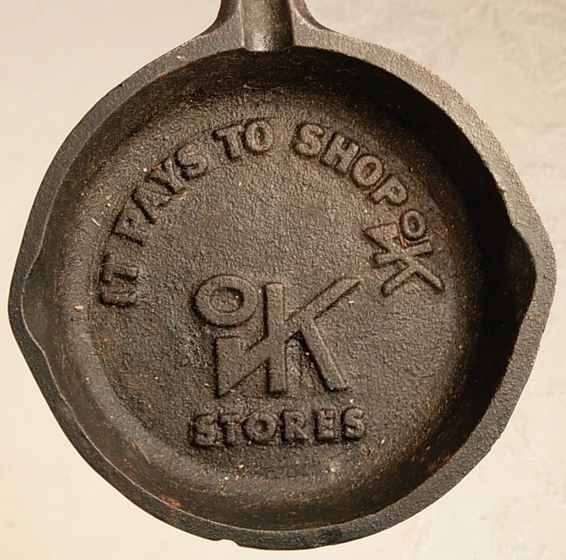 IT PAYS TO SHOP OK STORES MINIATURE CAST IRON SKILLET ASH TRAY ADVERTISING