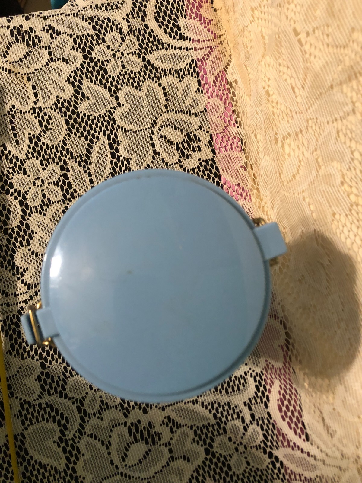 Disney Winnie the pooh tin round blue with locking lid z