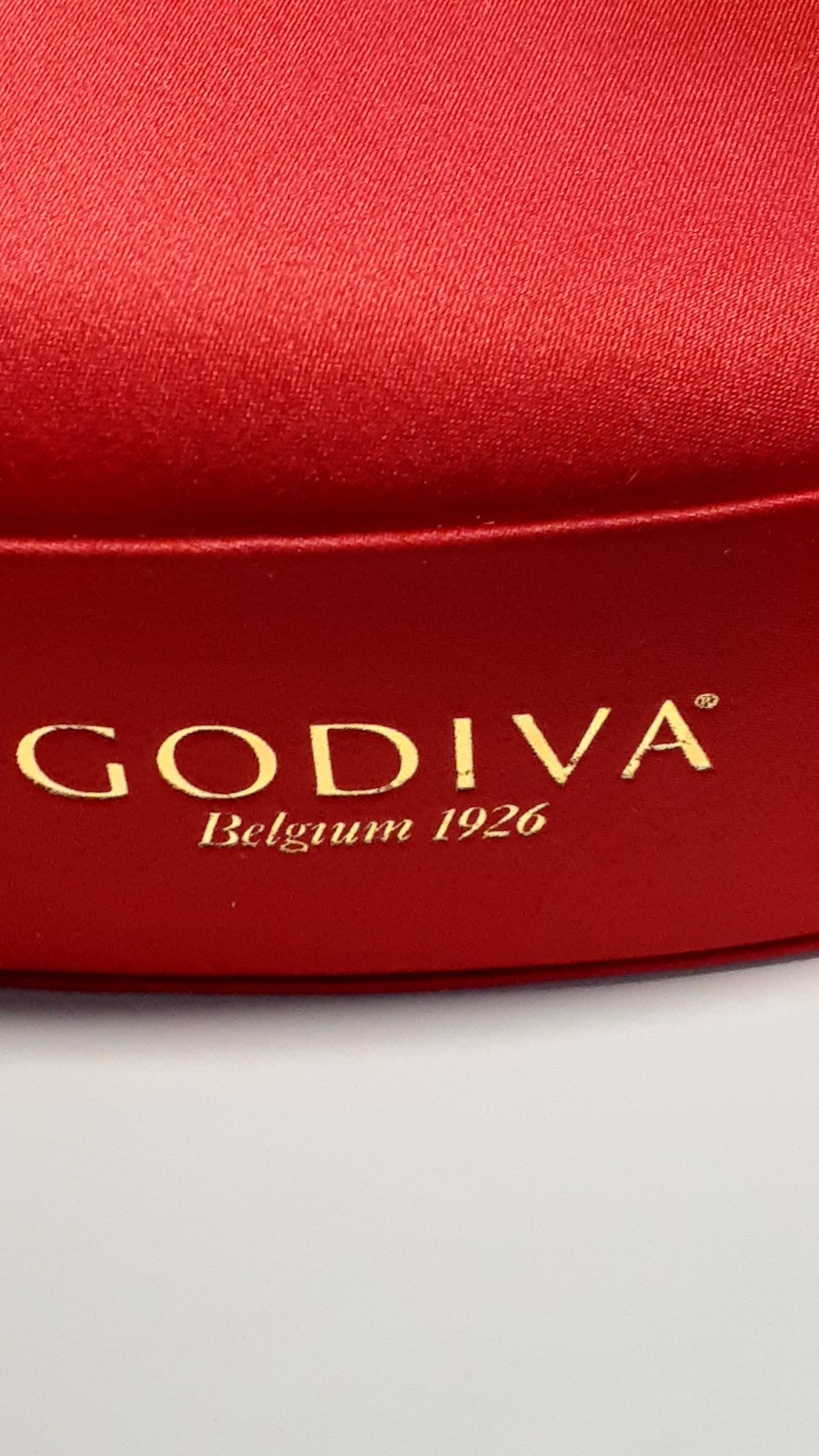 Vintage Godiva Chocolate Box padded Satin Red Heart Bow 8 inches empty