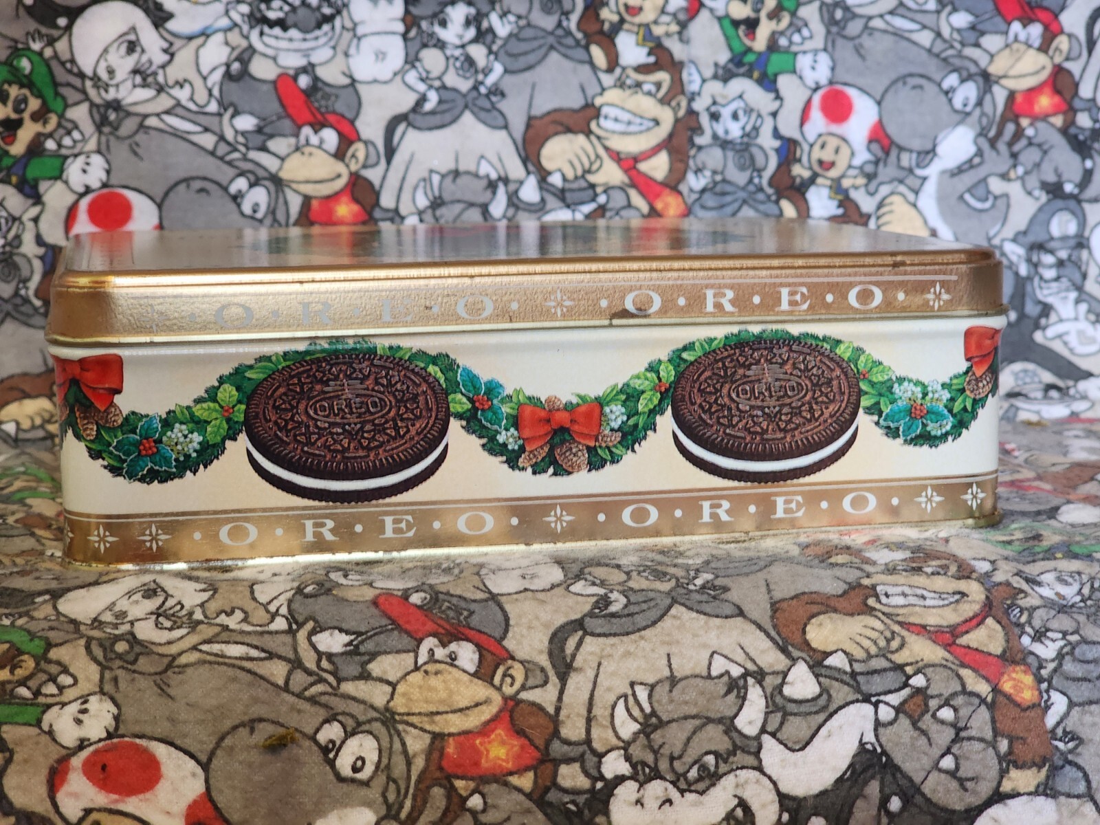 Vintage Holiday 1990 Nabisco Oreo Cookie Christmas Promo Empty Tin Wreath