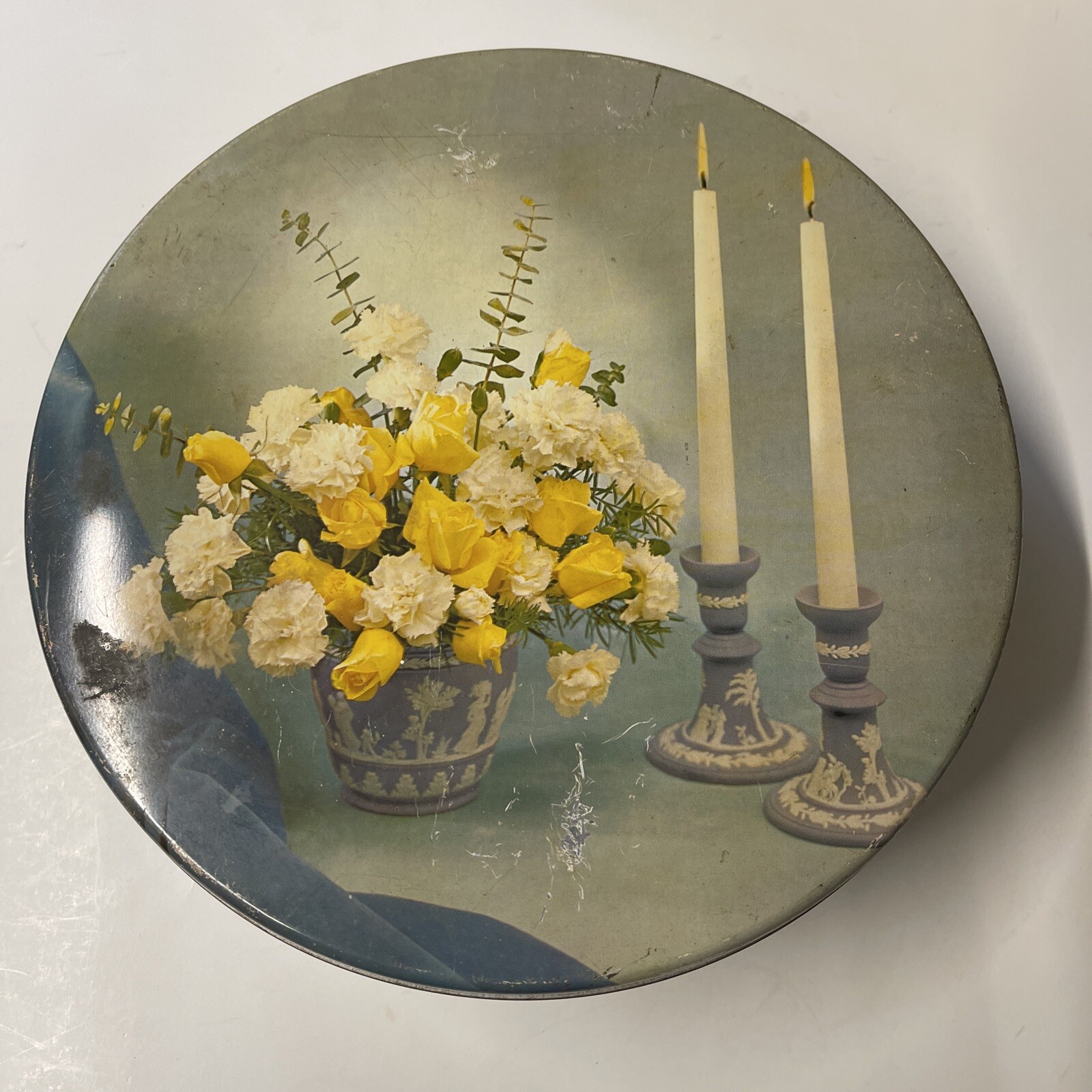 Danish Cookie Tin Deer Park Baking Co. Wedgwood Jasperware Yellow Roses