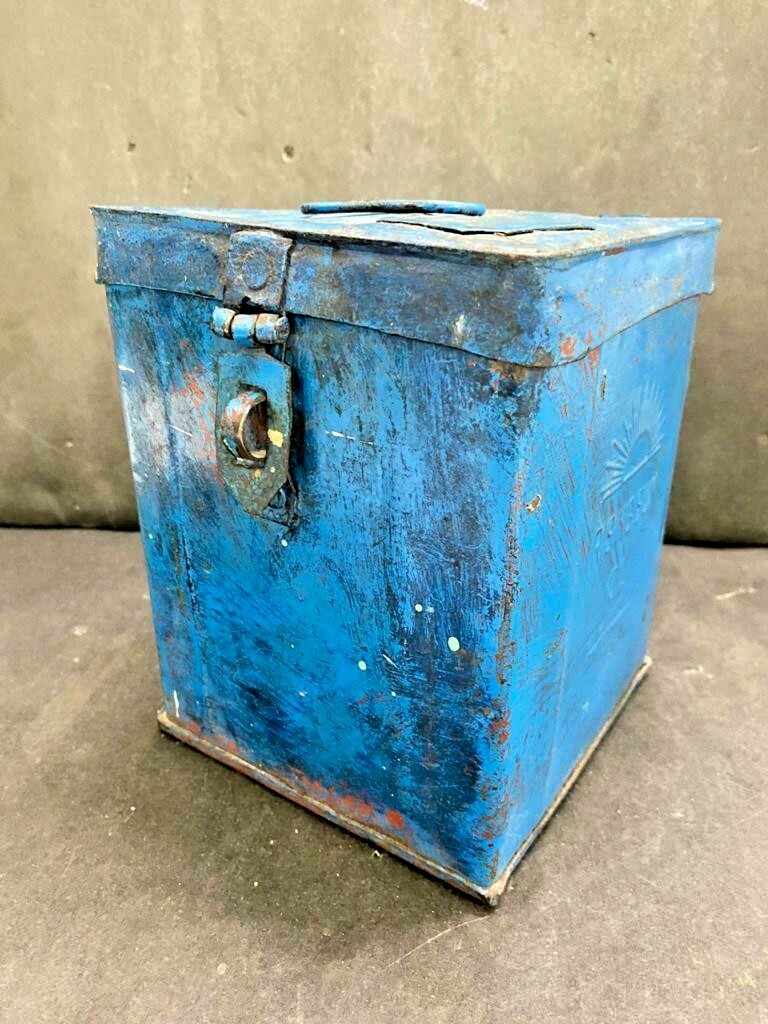OLD VINTAGE RARE UNIQUE RISING SUN OIL ADV. IRON SIGN TIN BOX, COLLECTIBLE