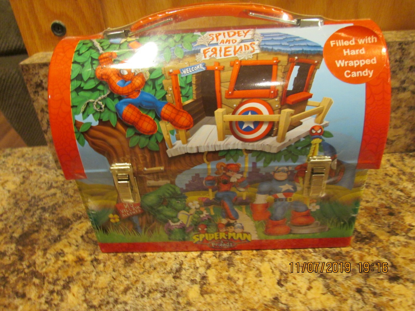 The Tin Box Company of America SPIDERMAN & FRIENDS LUNCH BOX WITH CANDY SEALED