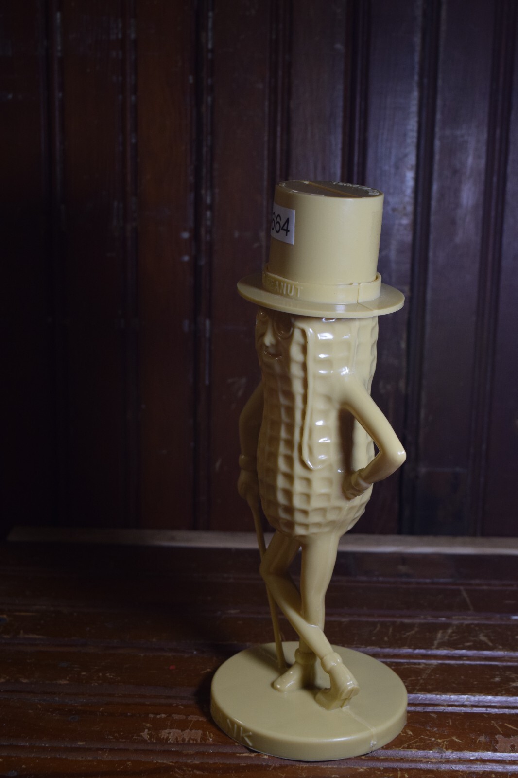 MR PEANUT PLANTERS NUTS TAN PLASTIC MOLDED COIN BANK REMOVABLE TOP HAT NUT 1960s